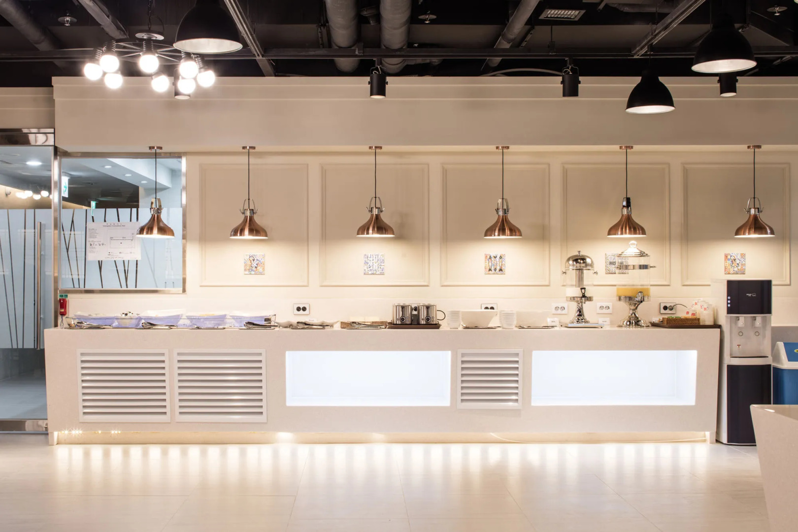 The First Stay Hotel