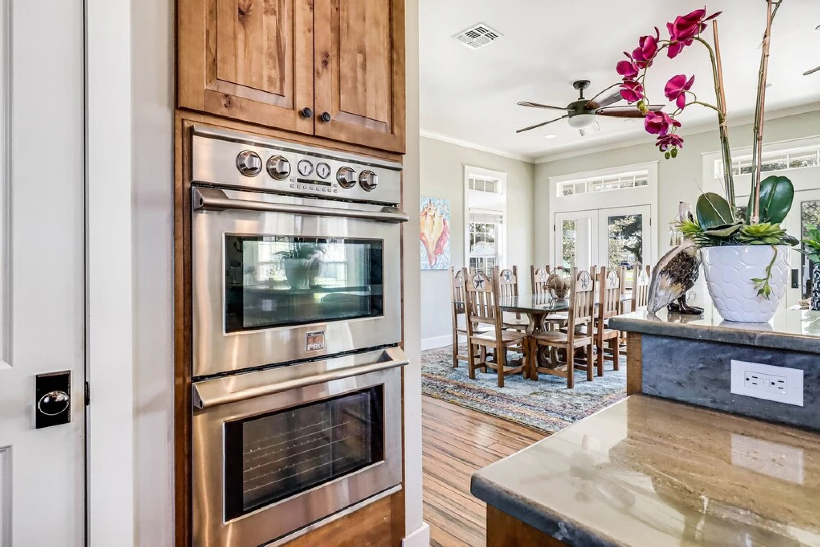 The James Pearl 4 Bedroom Home by RedAwning