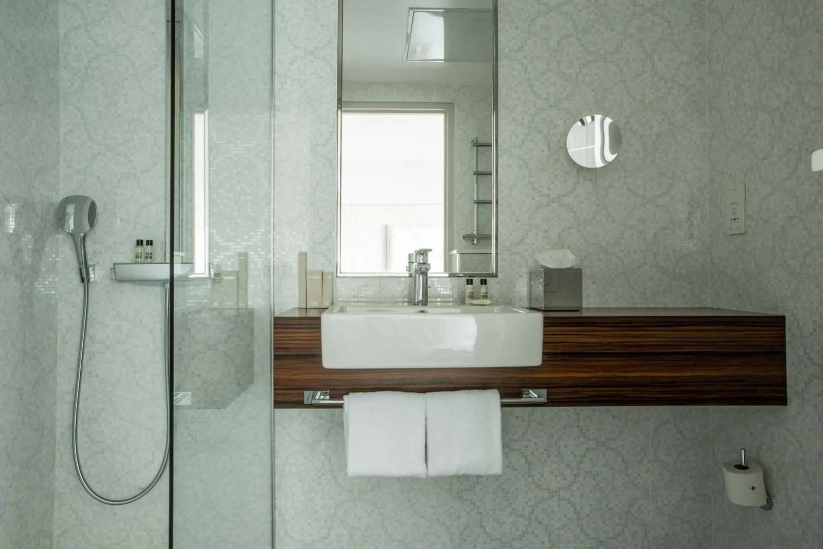 Le Parisis Paris Tour Eiffel