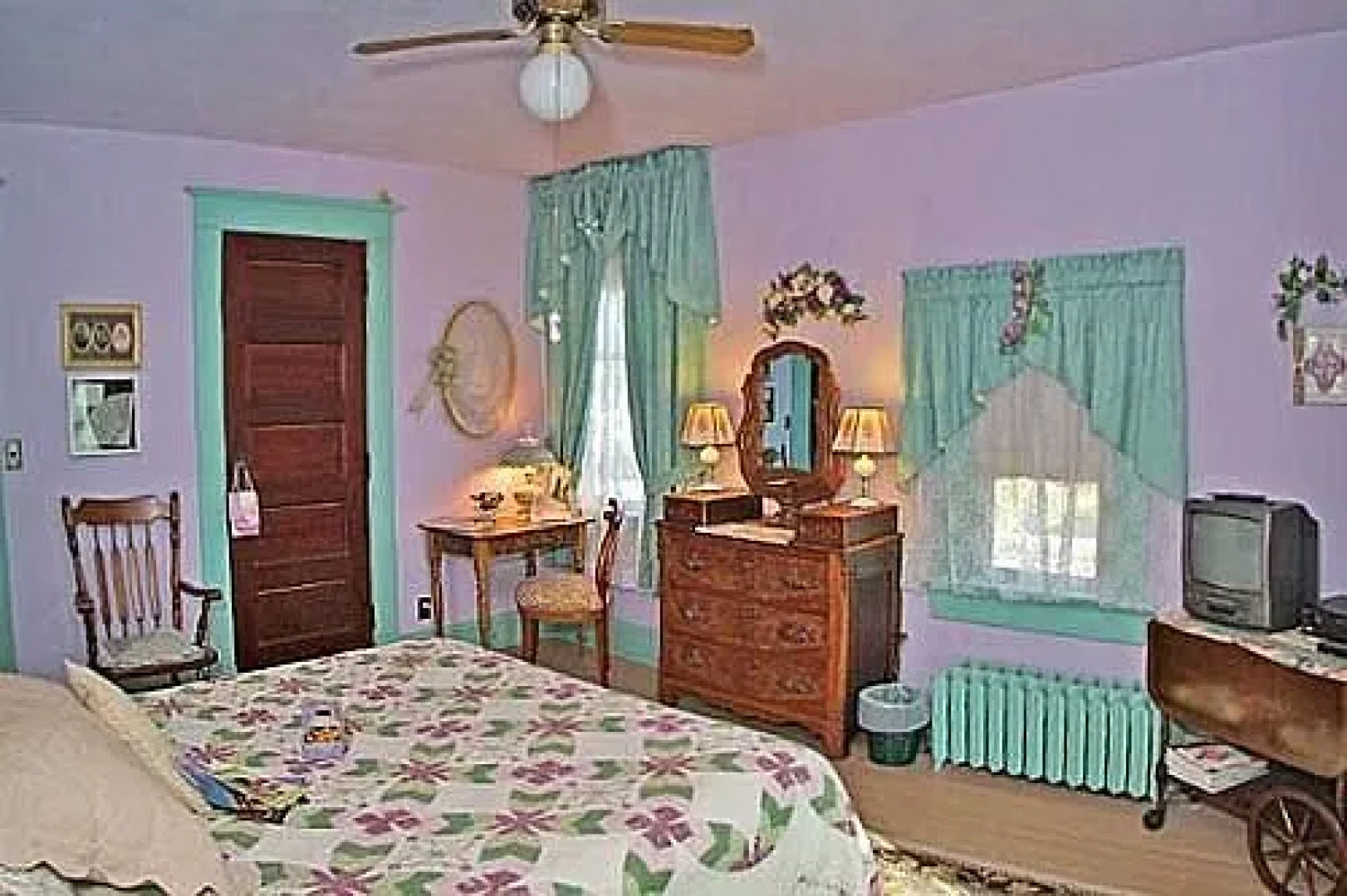 The Homespun Country Inn