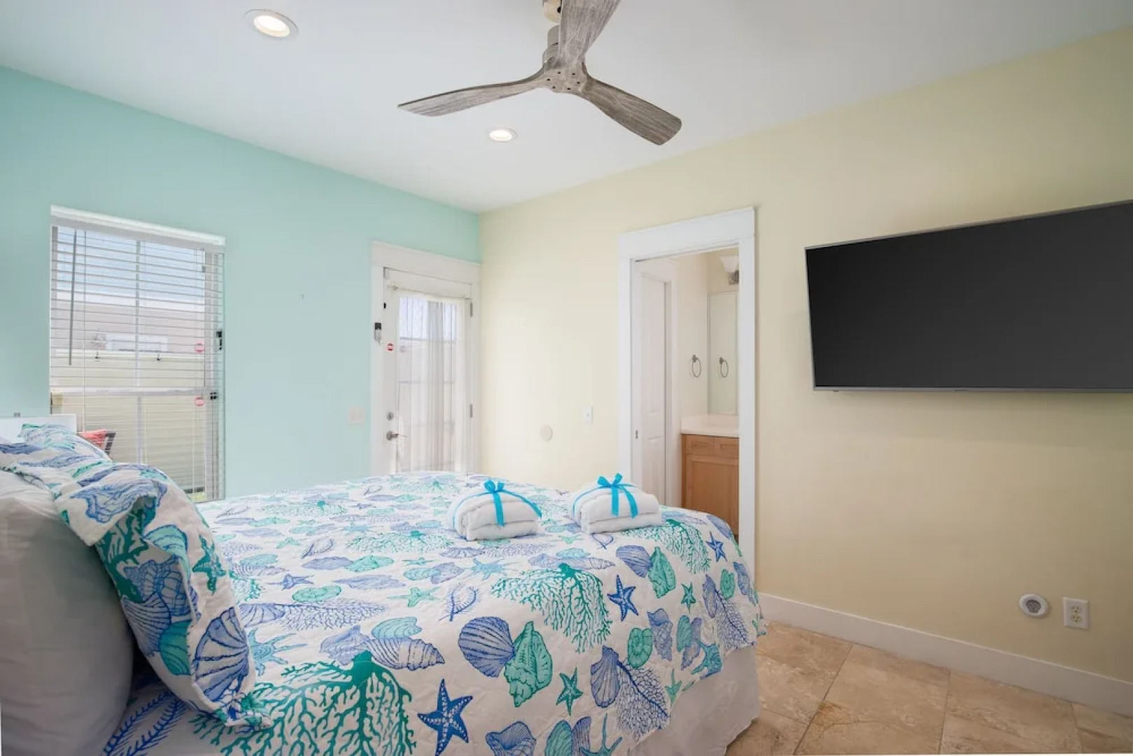 621 Lyndell Ln Unit B Aqua House