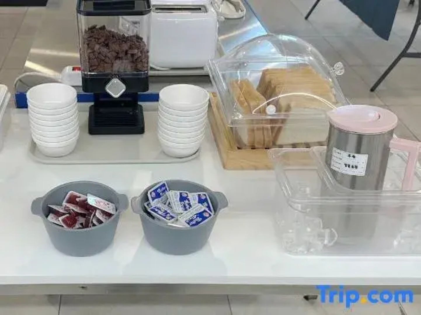 Workers Hotel Ansan by Aank