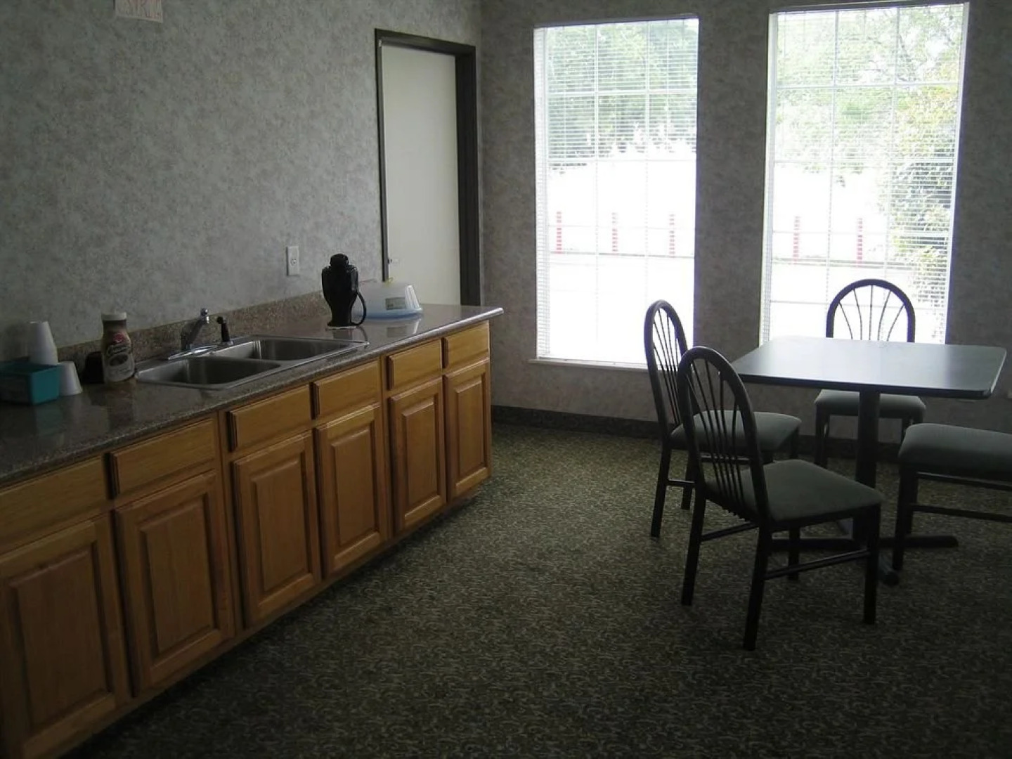 Delux Inn Express and Suites