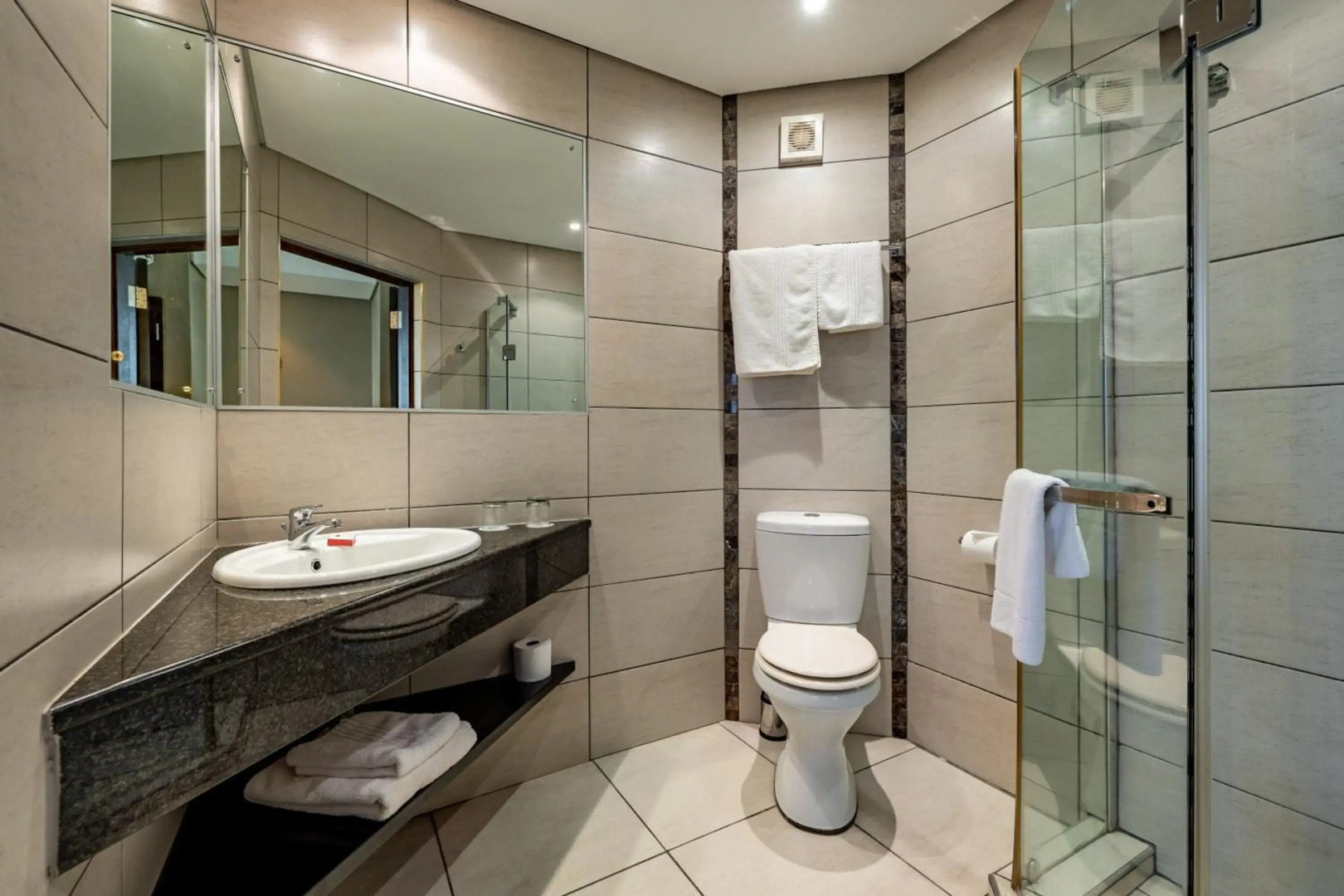 African Sky Hotels - Pine Lake Inn