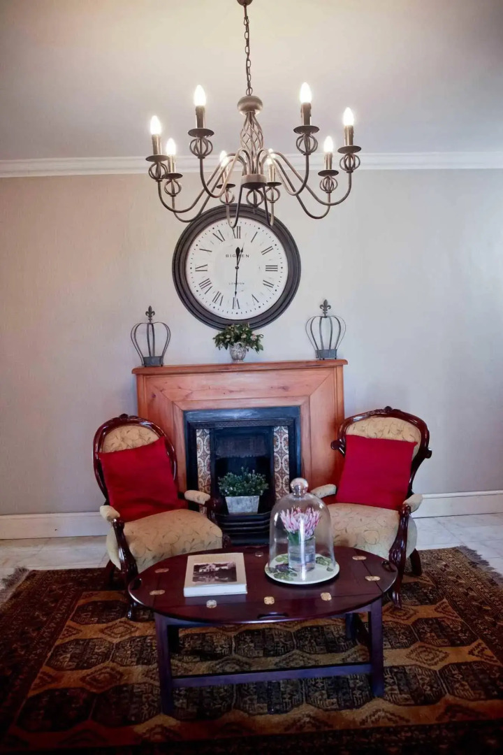 Under Oaks Guesthouse