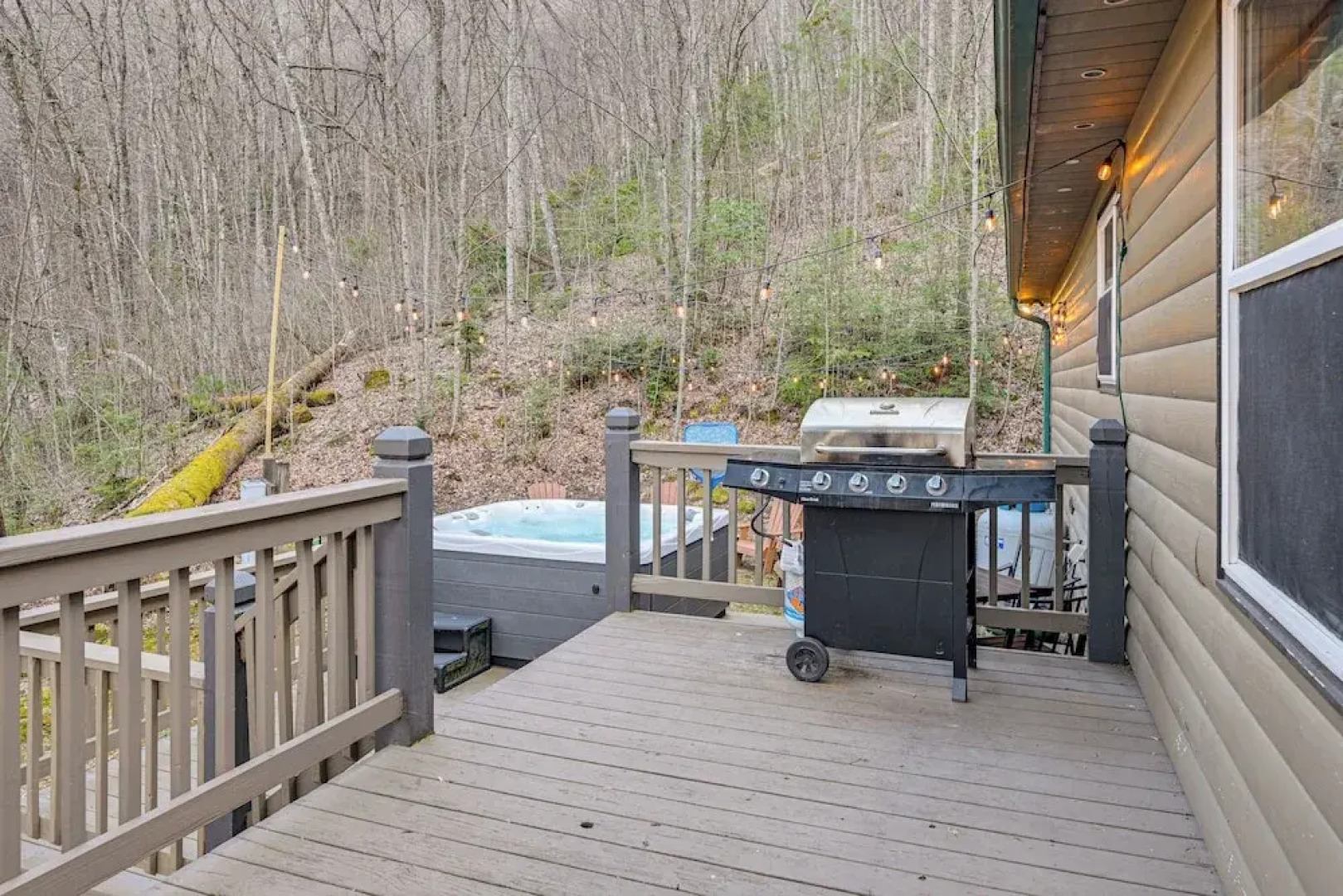 Tree-lined Cabin w/ Hot Tub & Deck in Bryson City