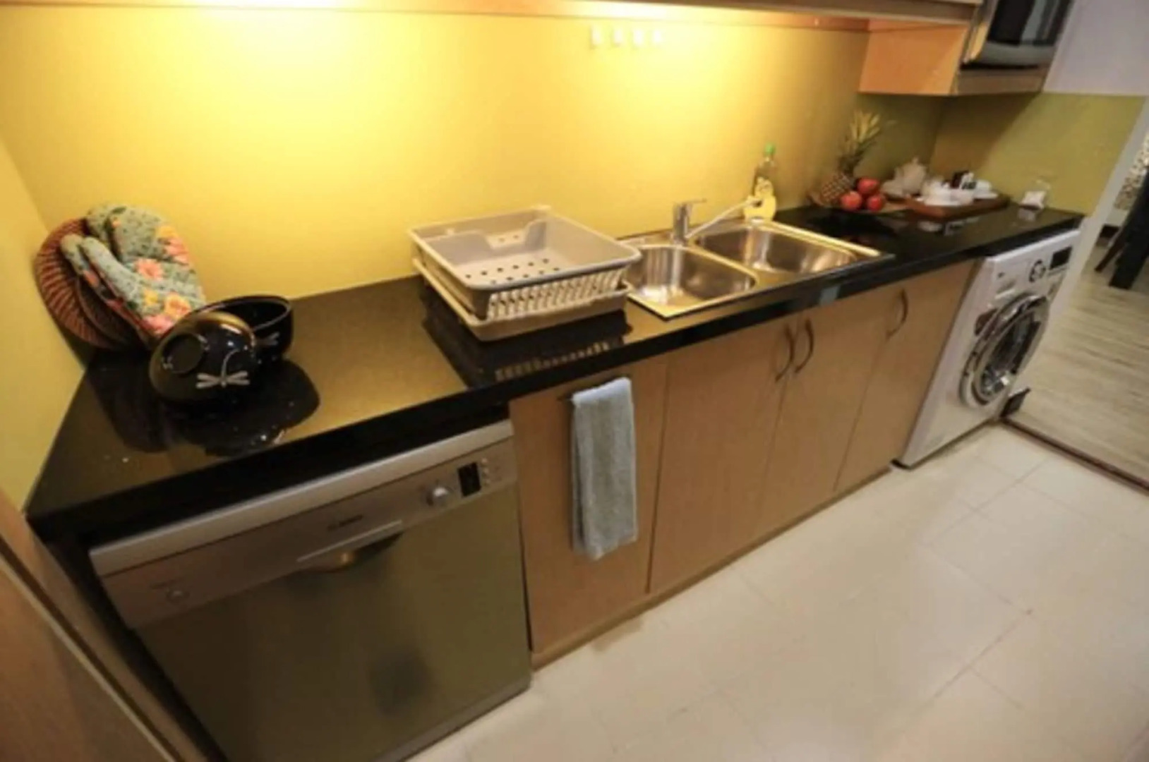 Diamond Westlake Suites