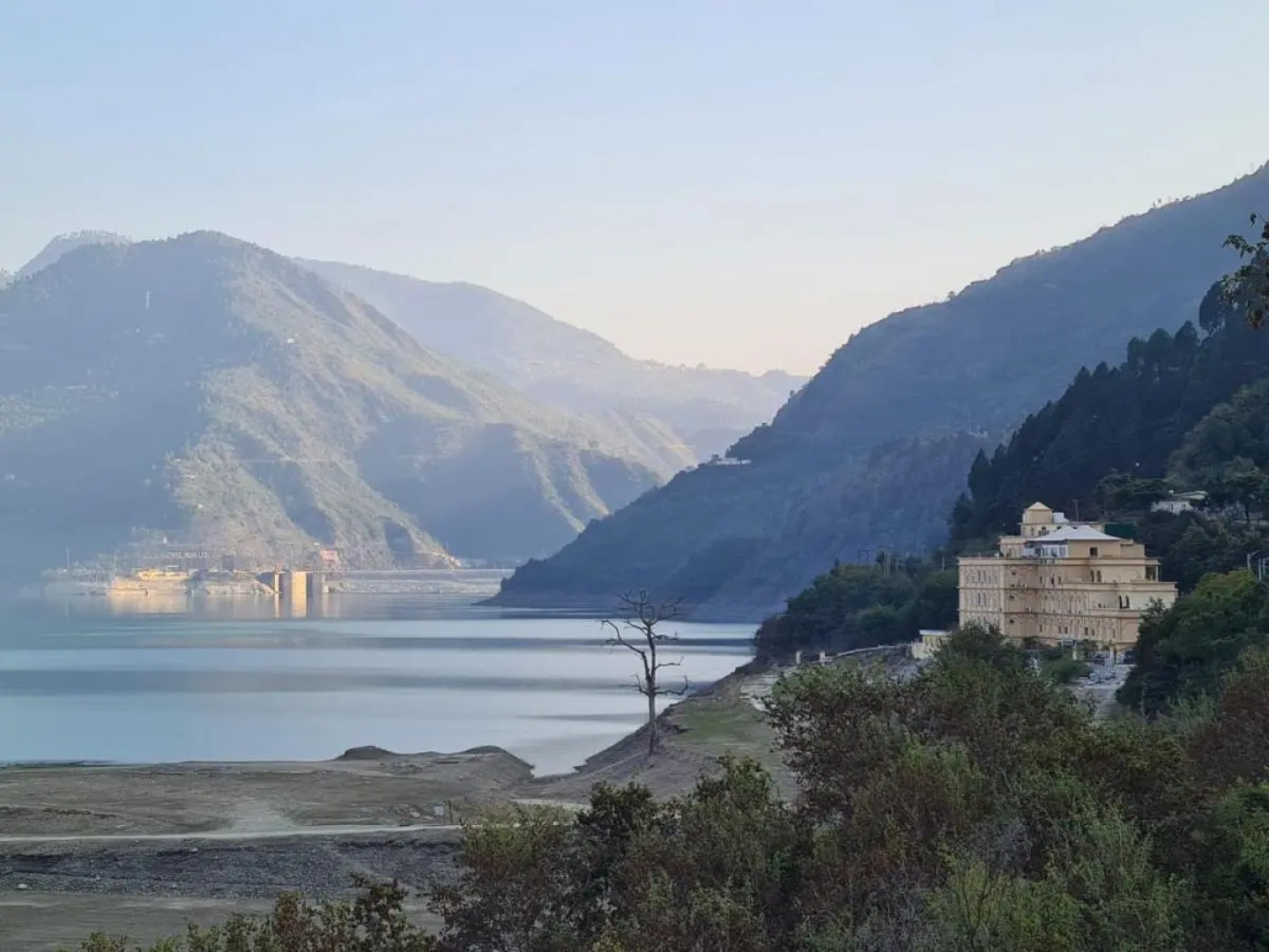 Hotel Le ROI Lake View koti