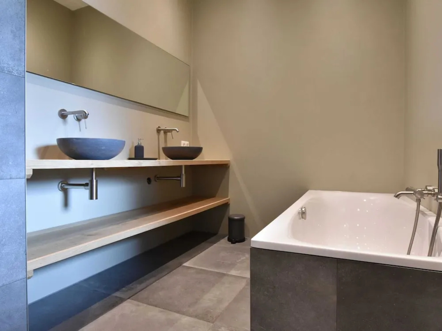 Grandeur Farmhouse in Dwingeloo