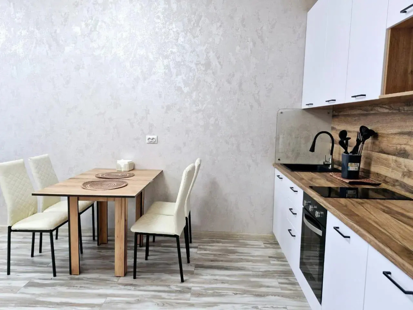 Апартаменты на улице Христенко 8