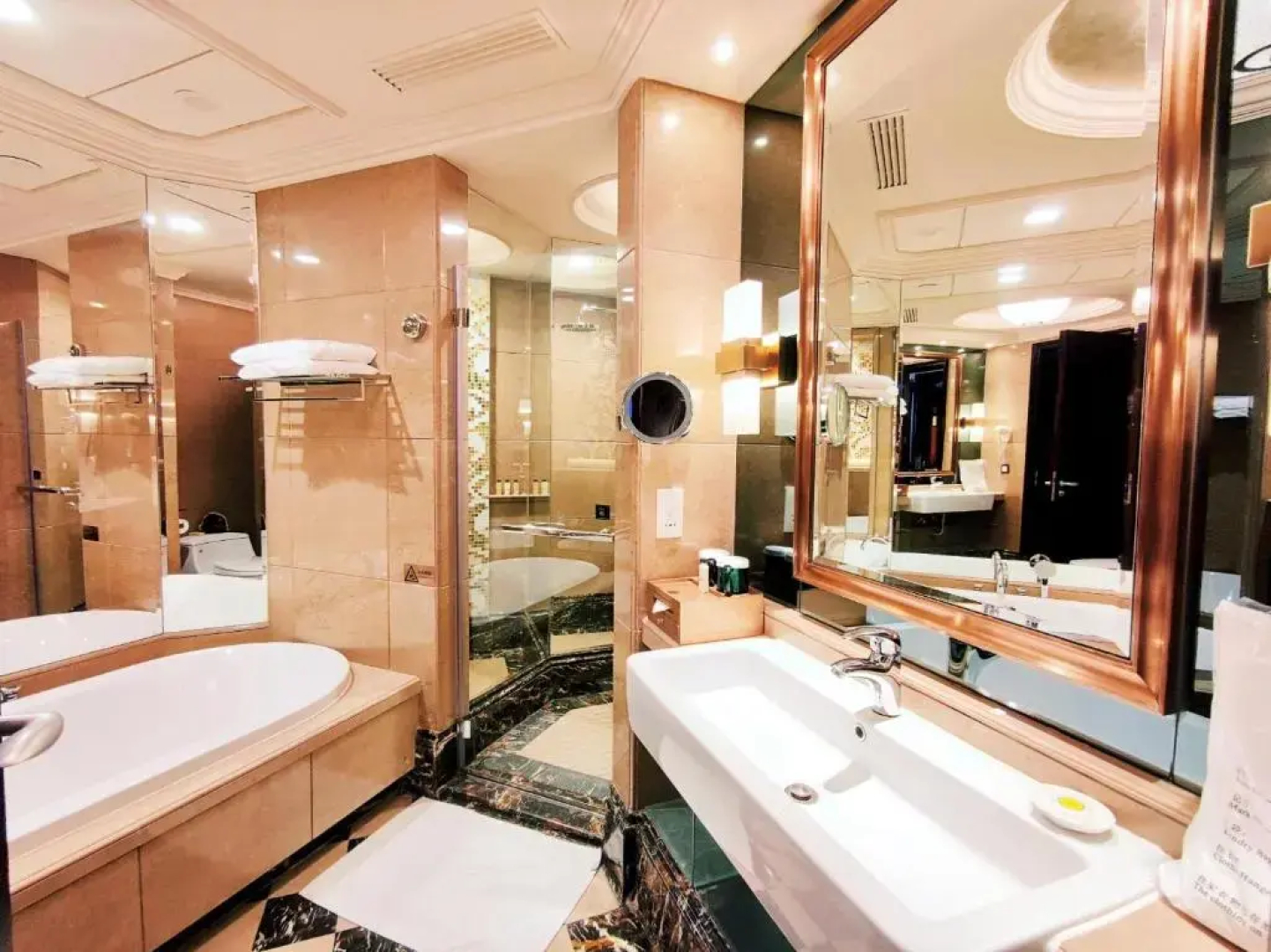 Chateau Star River Hotel
