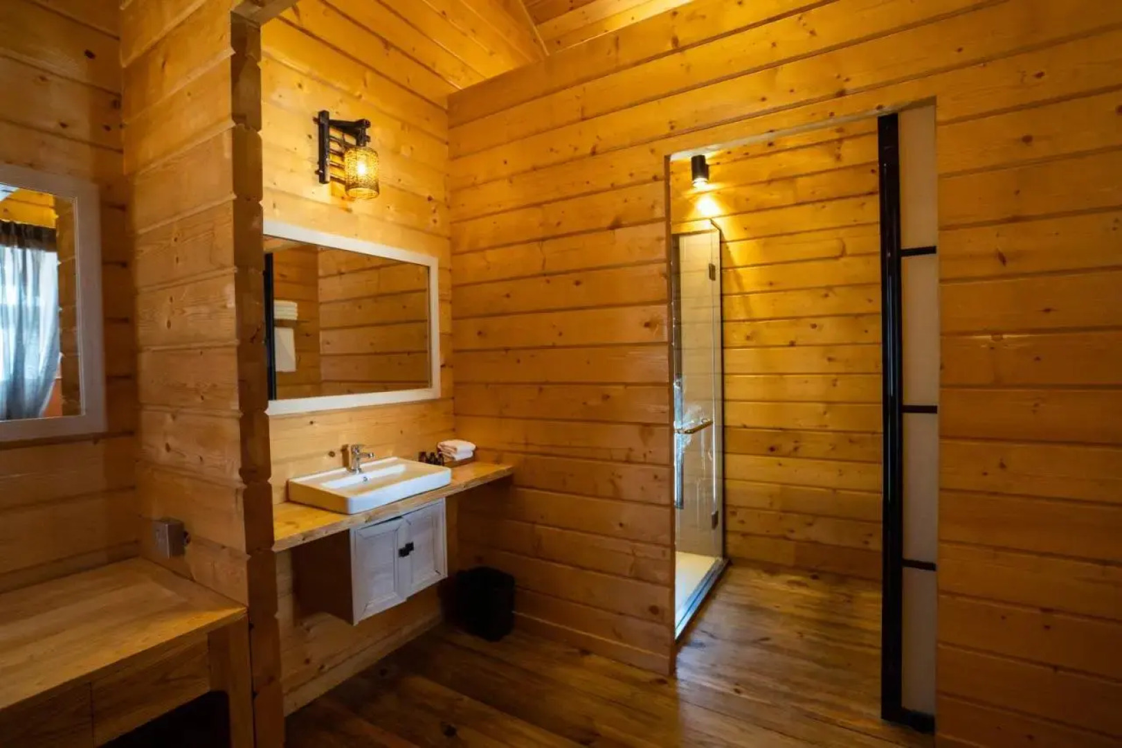 Mari Mari Backpackers Lodge, Mantanani Island