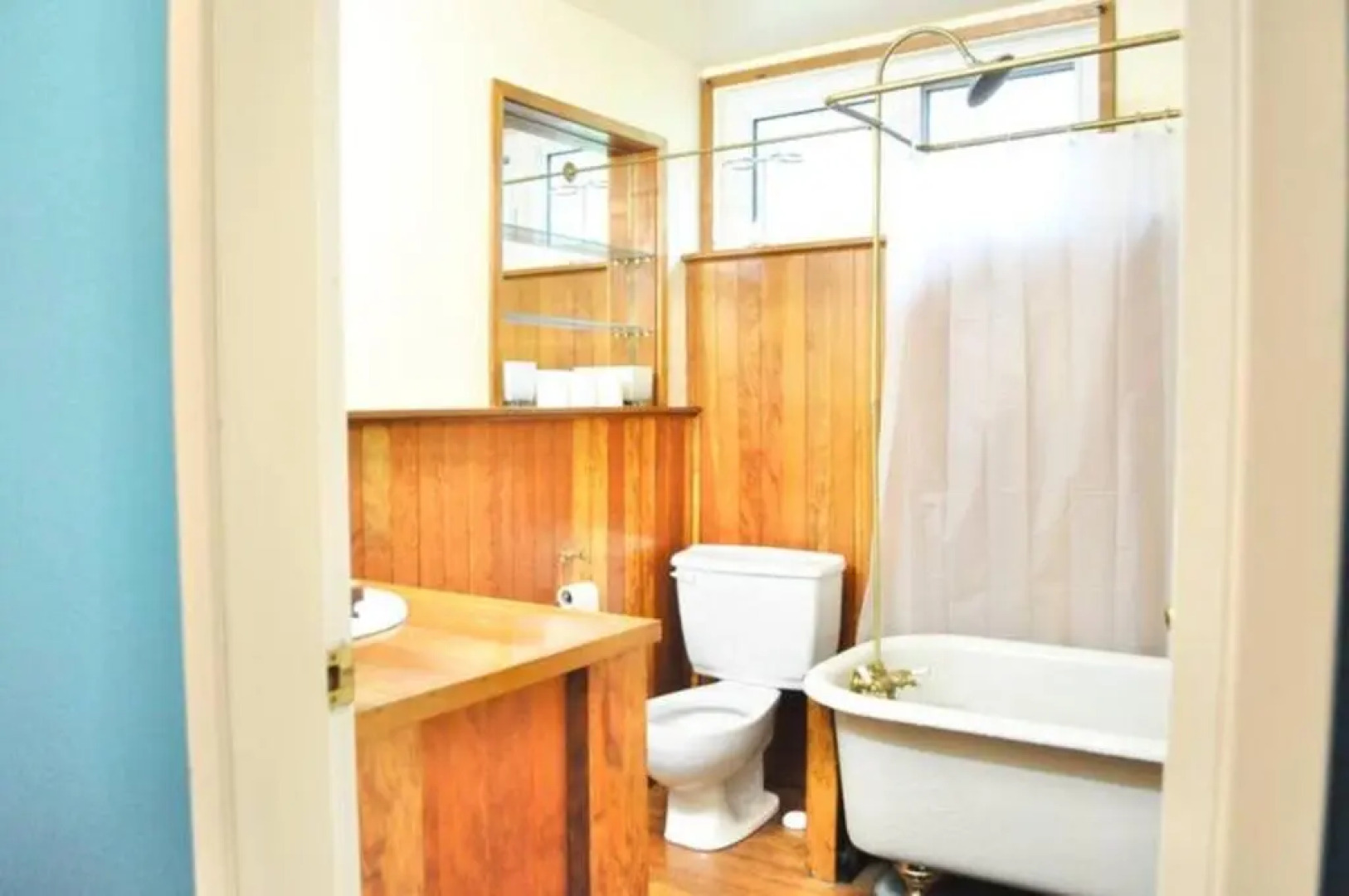 Cozy 1 BD Suite Centrally Located North Vancouver