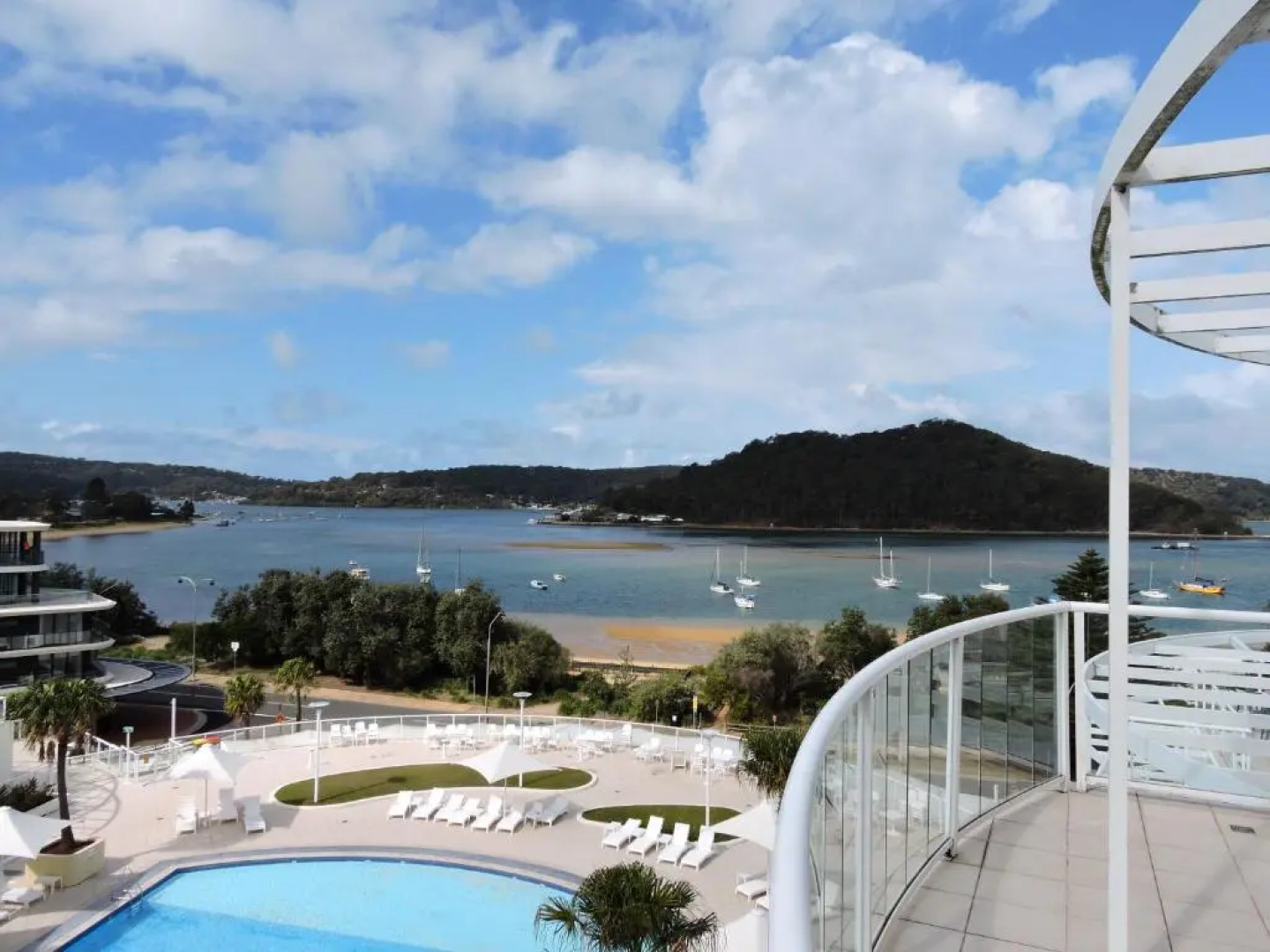 BASE Holidays - Ettalong Beach Premium Apartments