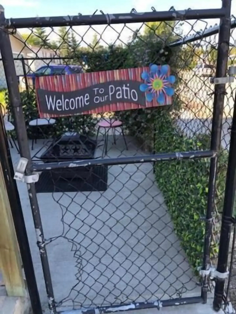 Shoreside Inn & Suites