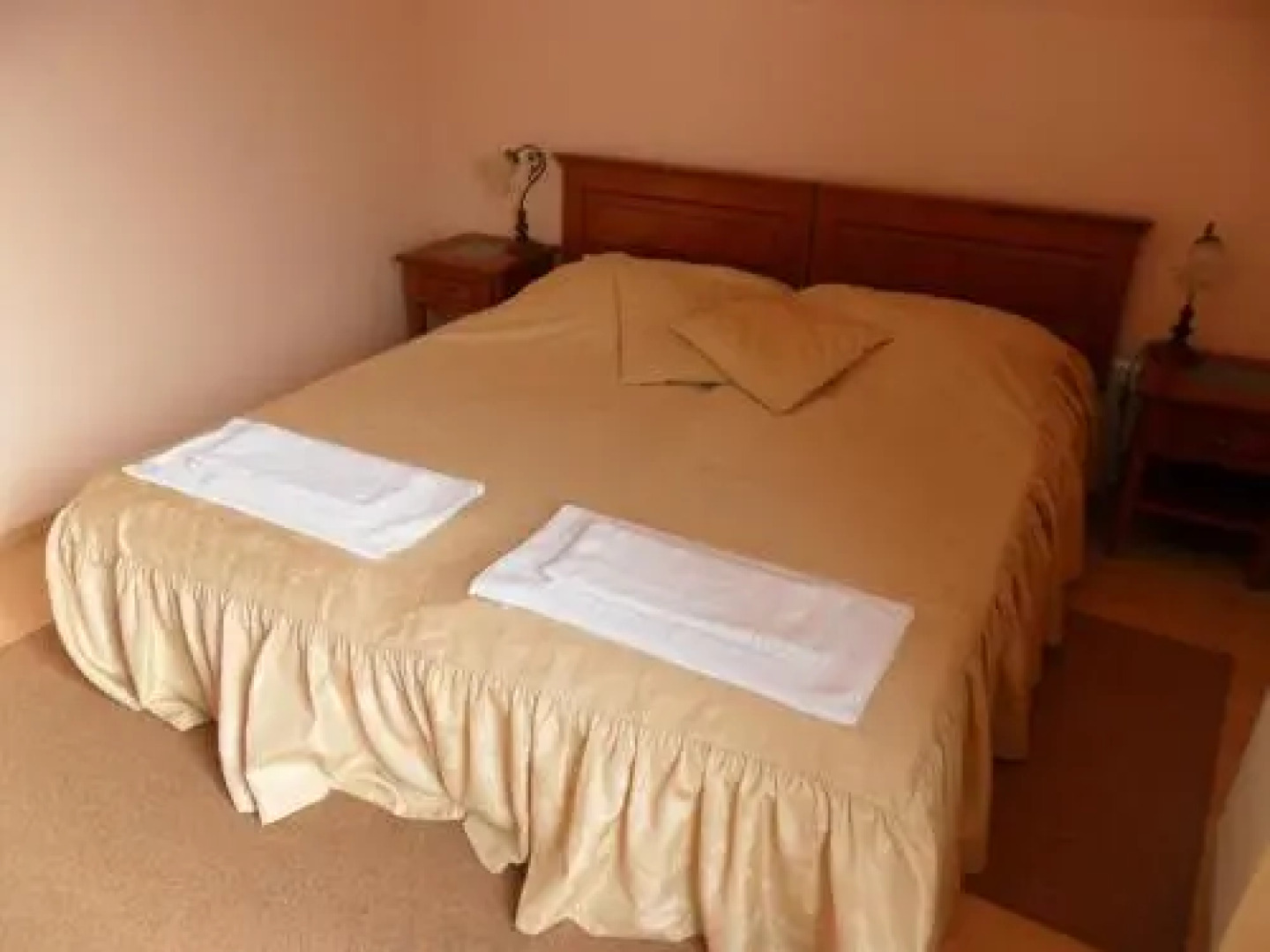 Diósgyori Castle Garden Bed and Breakfast und Restaurant