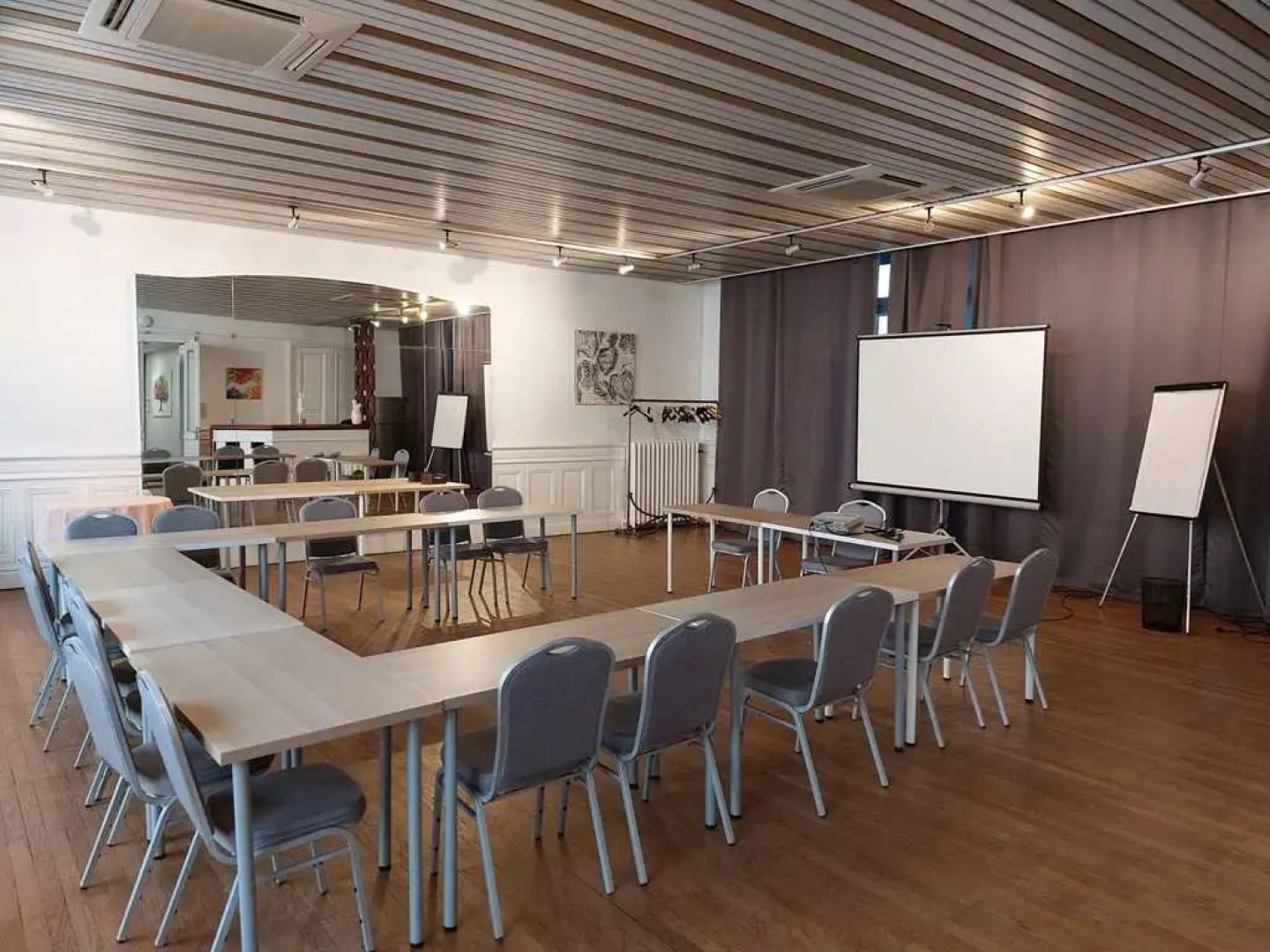 Brit Hotel Roanne - Le Grand Hotel