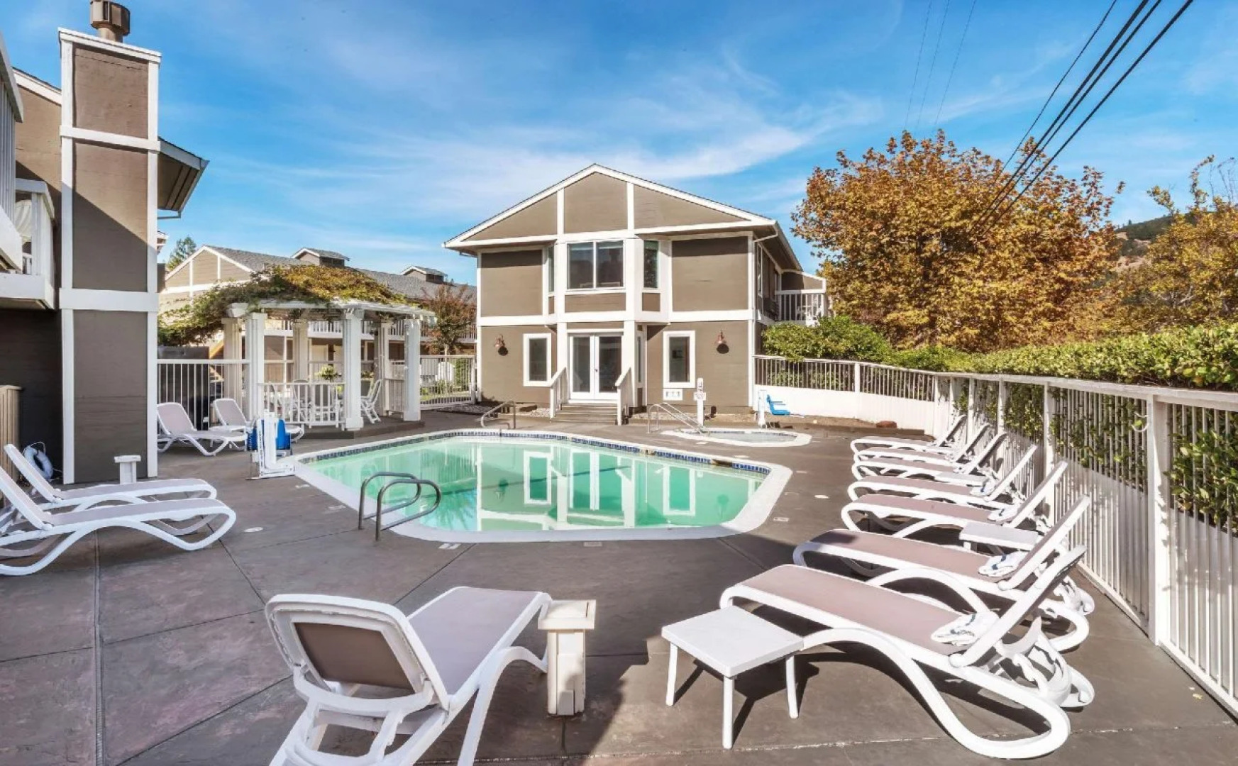 UpValley Inn & Hot Springs Napa Valley, an Ascend Collection Hotel