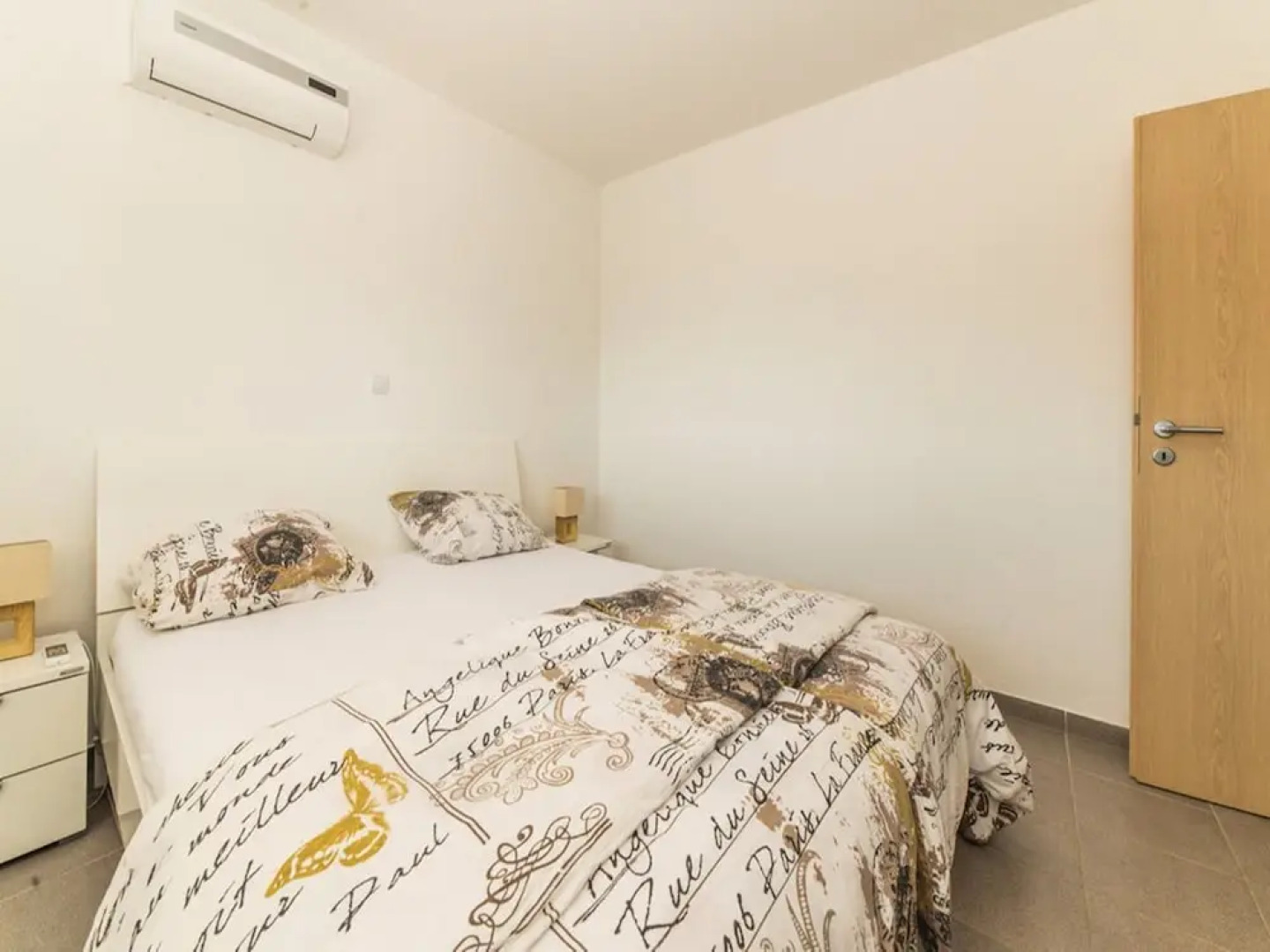 Spacious Villa in Maslenica with Swimming Pool