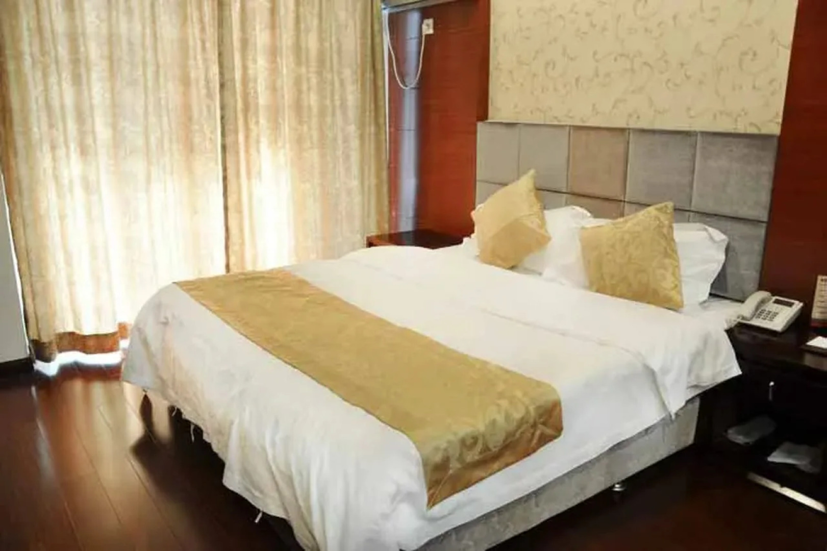 Zhongxiang Apartment Hotel