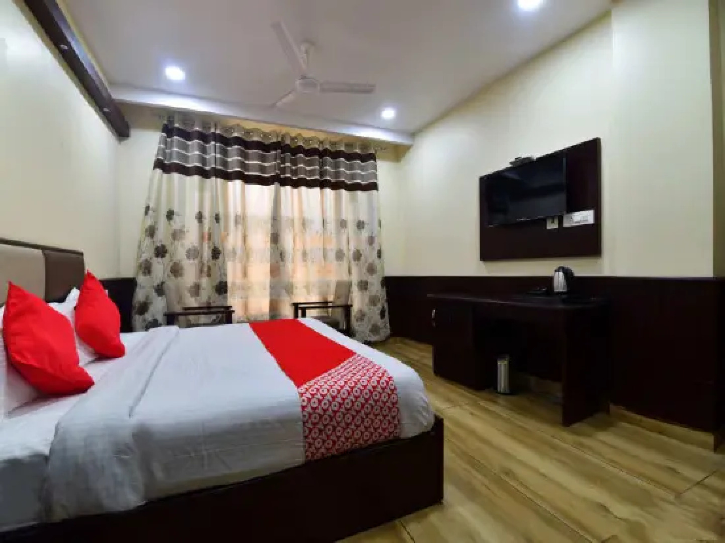 OYO 28397 Hotel Anant