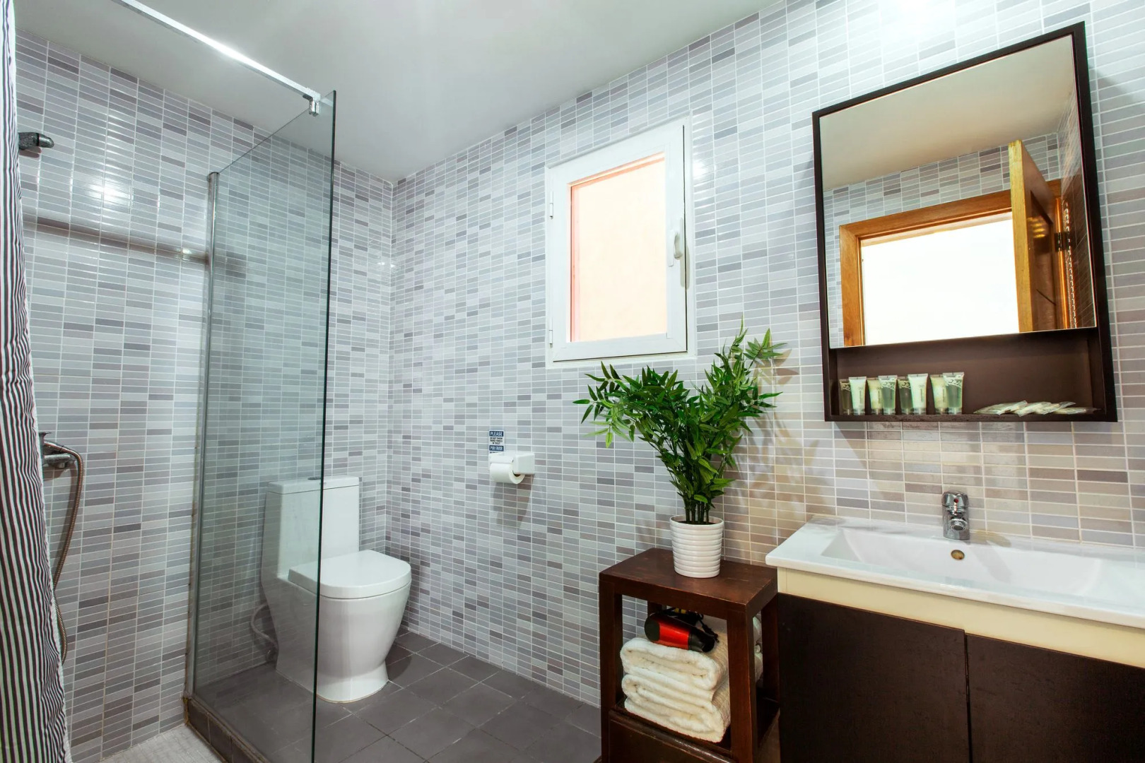 Tropicana Suites Deluxe Beach Club & Pool