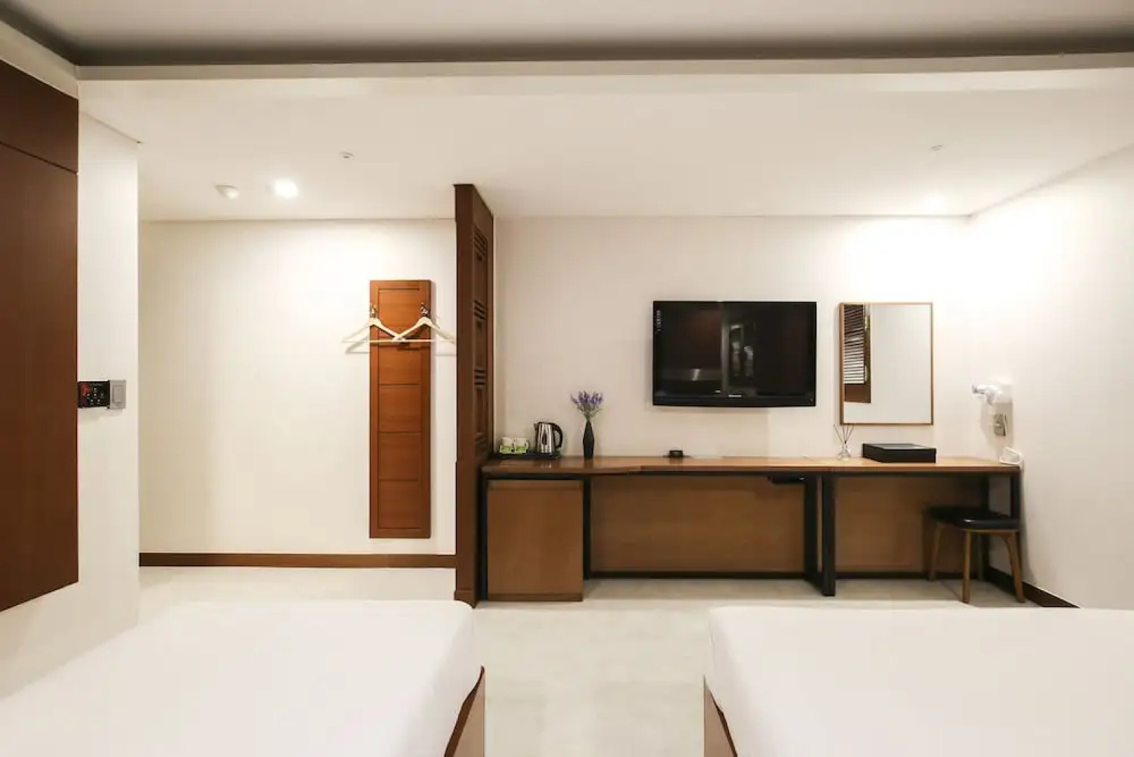 Themepark Tourist Hotel