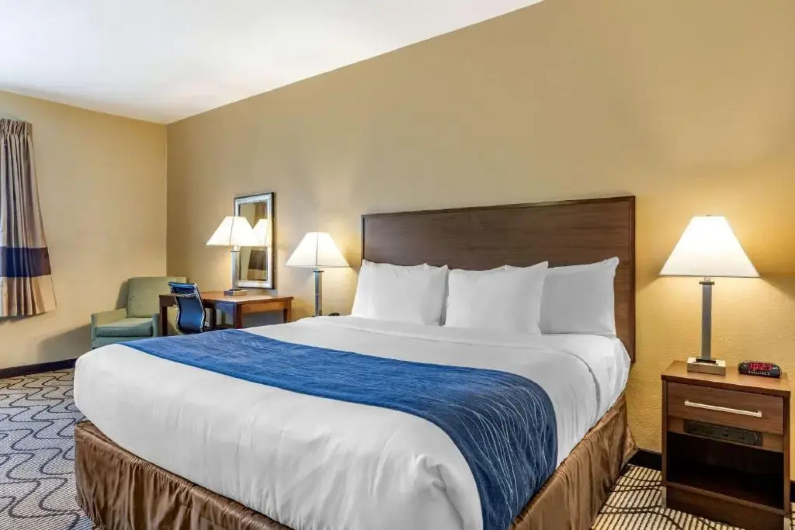 Clarion Inn & Suites Orange County John Wayne Airport