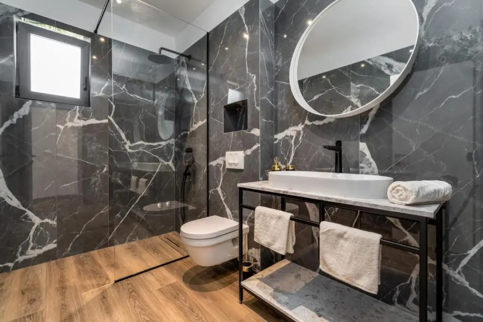 NEW! Villa Lady Maris with heated private pool, 5 en-suite bedrooms, 70m from beach