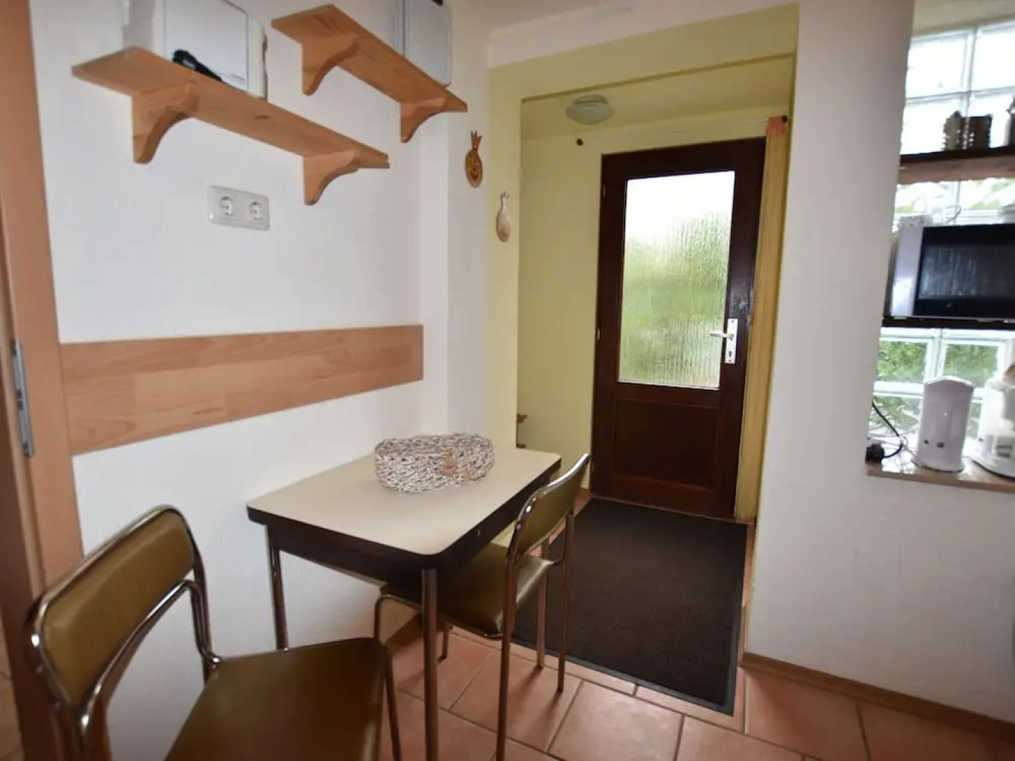 Beachside Apartment in Pepelow With Private Terrace