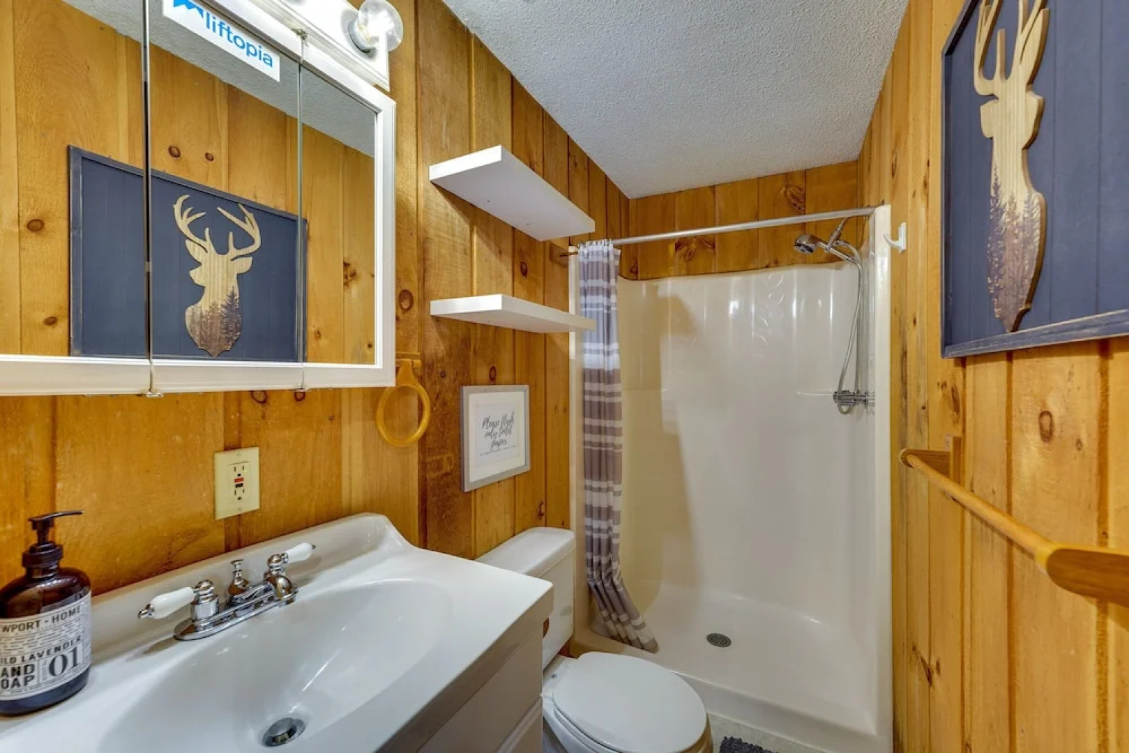 Relaxing Mountain Refuge: 4 Miles to Mt Snow!