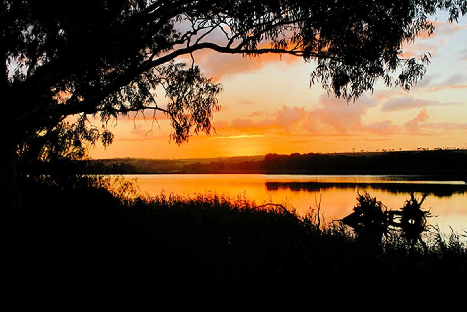 Romantic Getaways at Riverview Rise Retreats