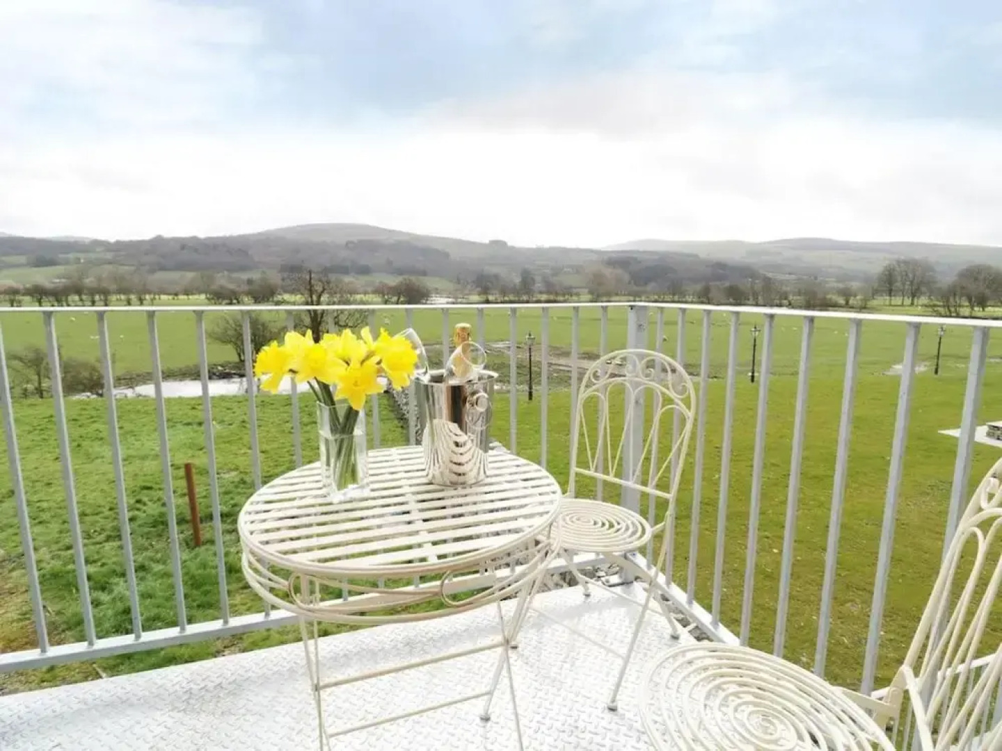 Dee Valley Country Escape - Sleeps 4 & Hot Tub