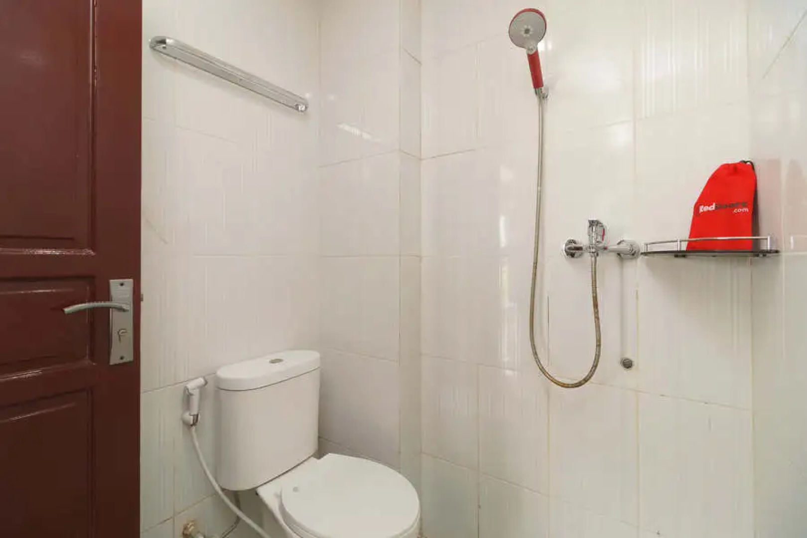 RedDoorz Plus near Kualanamu International Airport 2