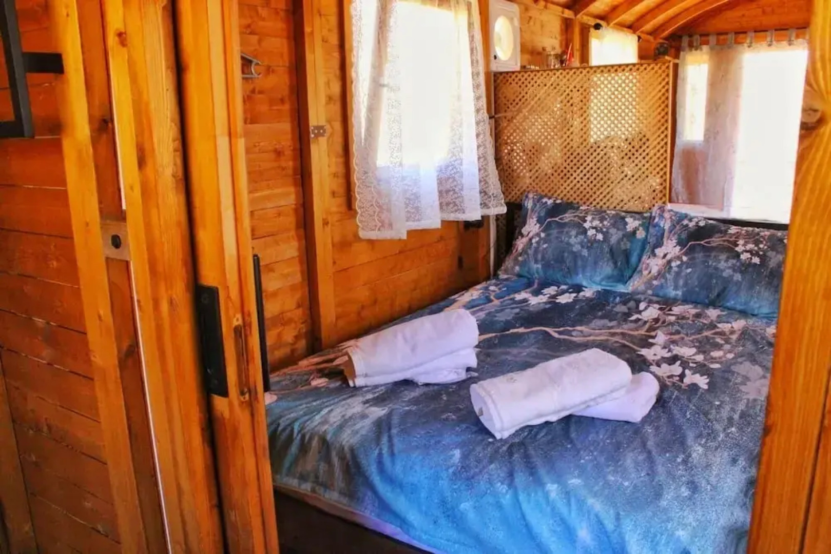 Nature Lovers Escape on an Eco-friendly Vineyard