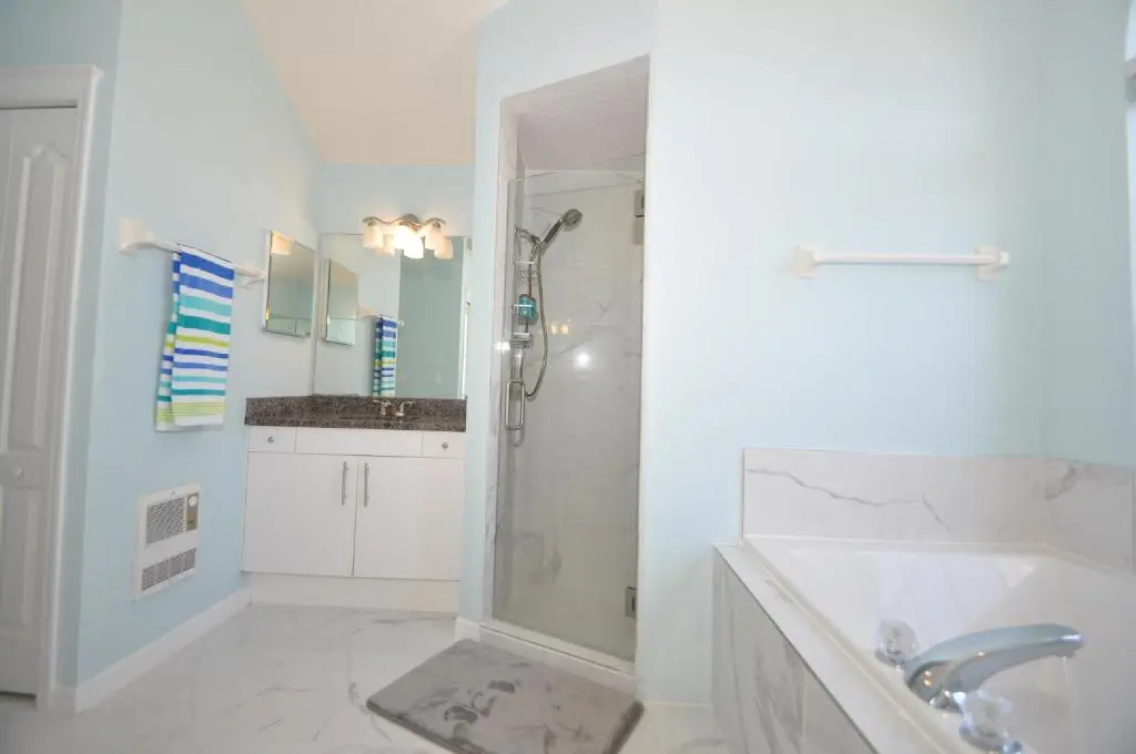 Sunset Bay Beautiful Pool Home - Bring Your Boat or Jet Ski - Canal with Dock- Sleeps 10 - 4 BD