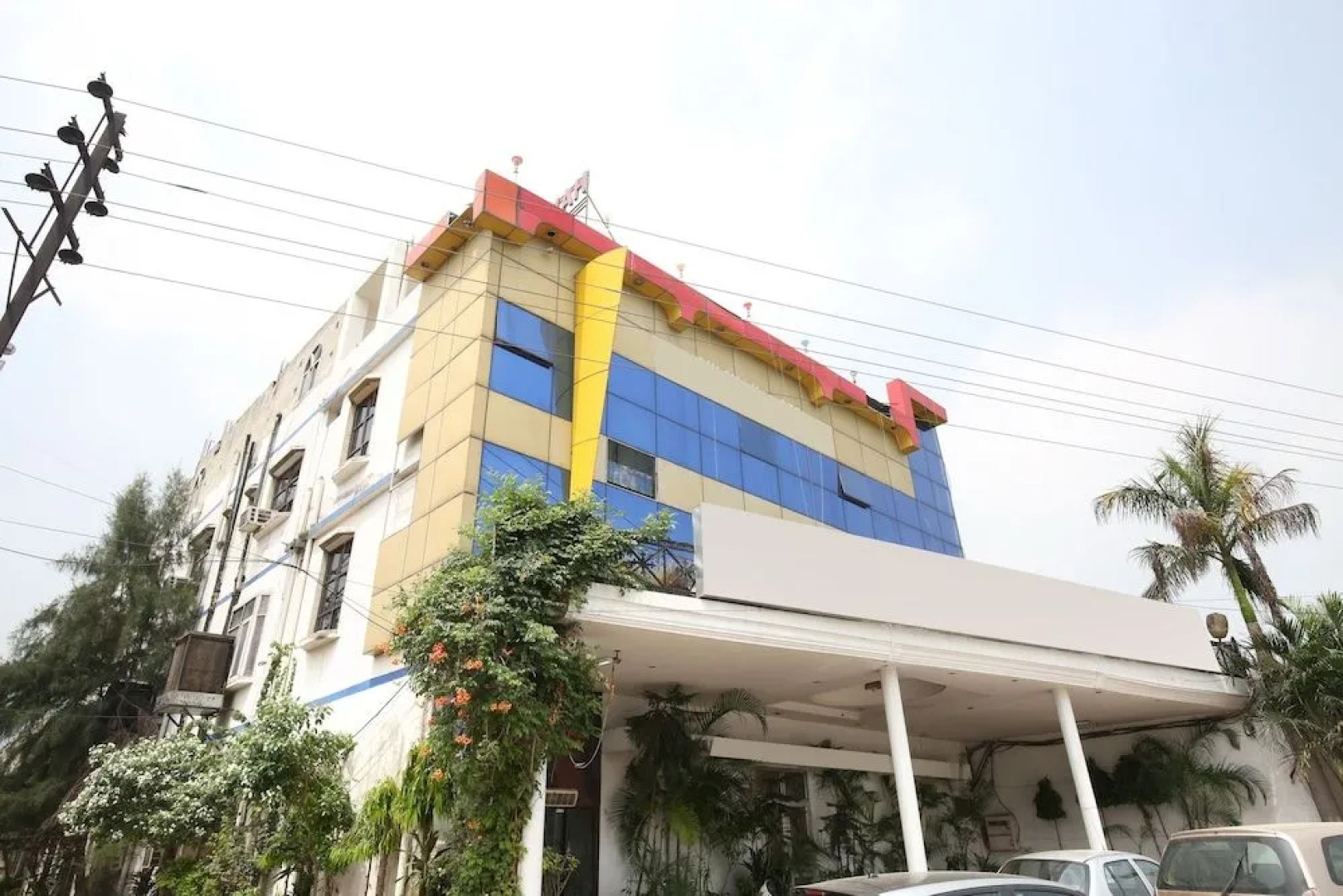 OYO 17430 Gulshah Hotel