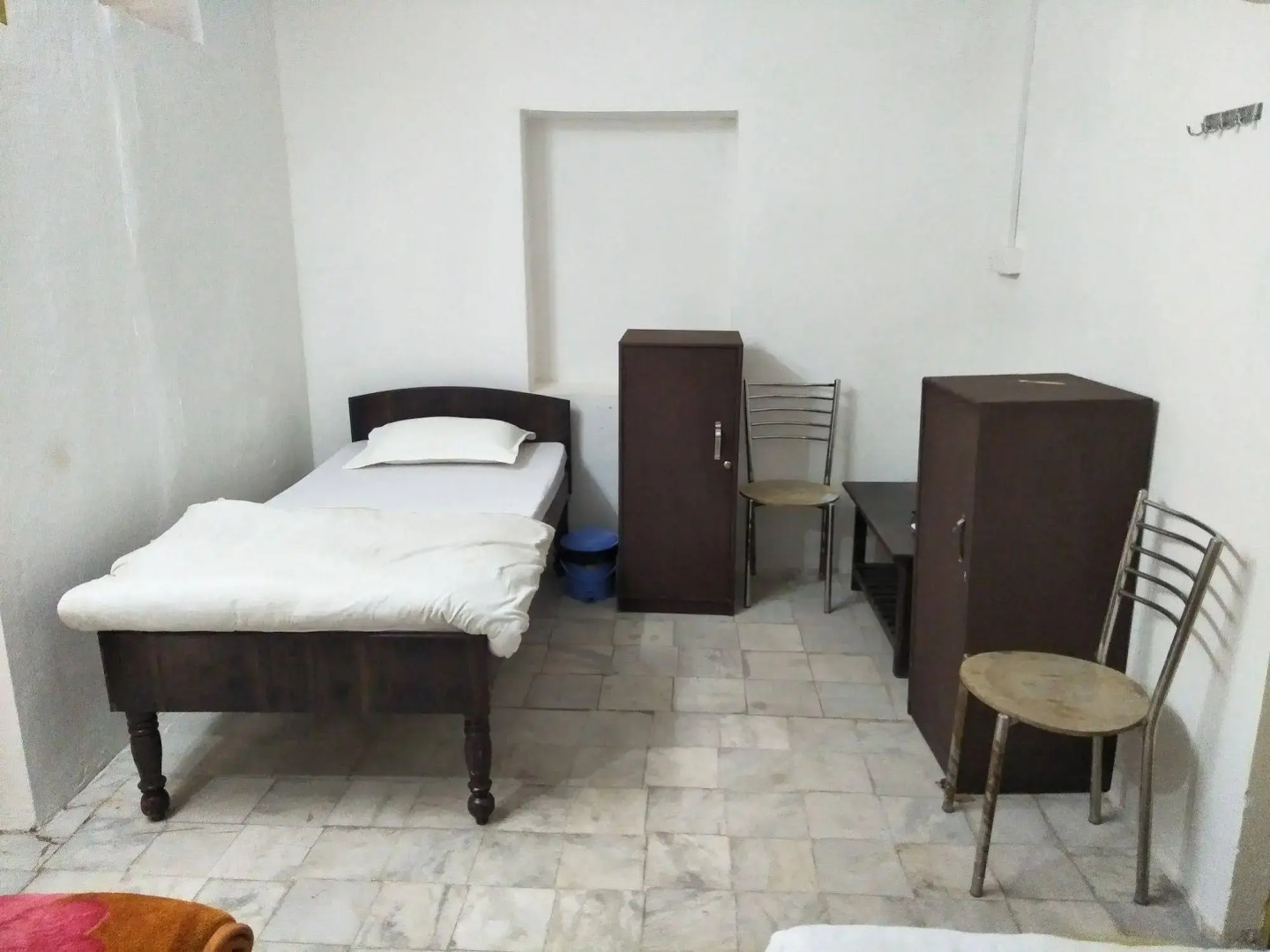 Backpacker Panda - Chand Palace