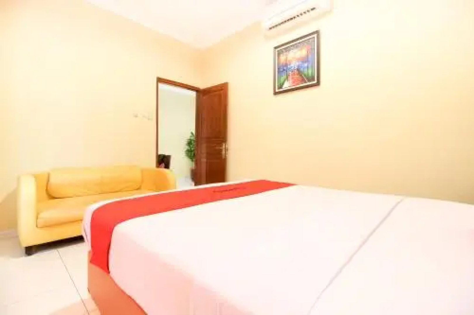 RedDoorz near Desa Wisata Kasongan