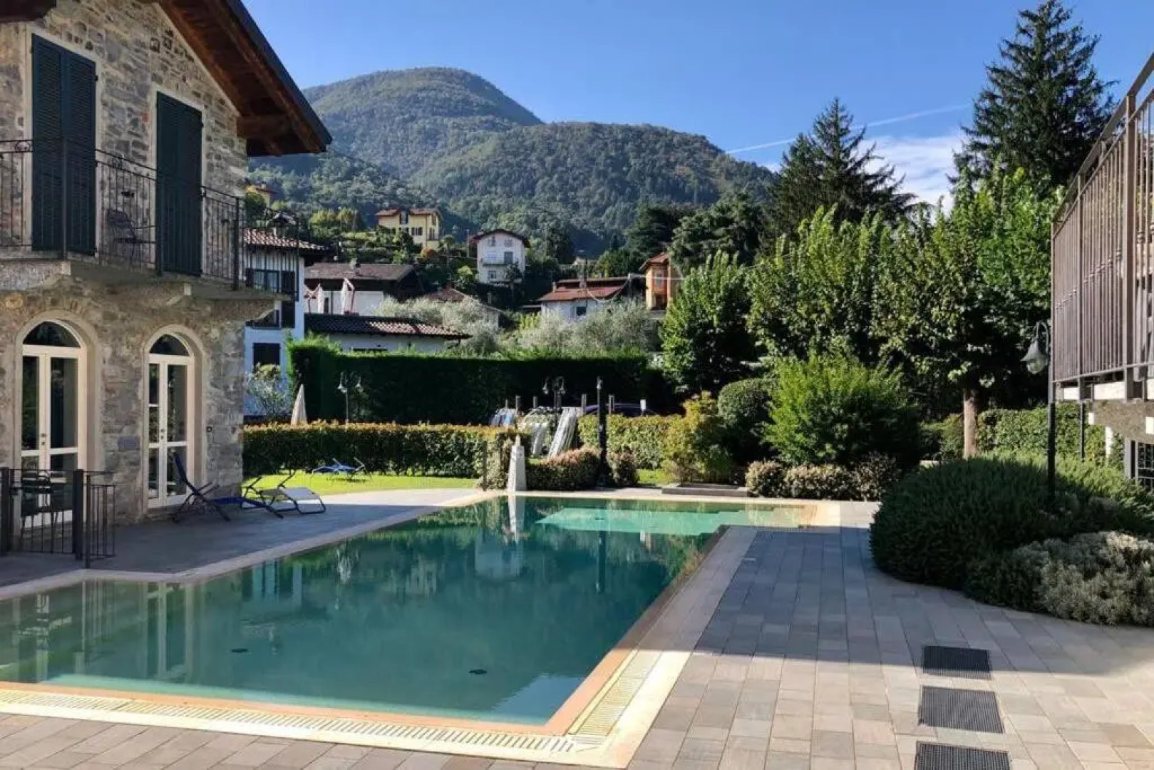 Casa Bellagio Beach: Pool, 100m Lake & near City