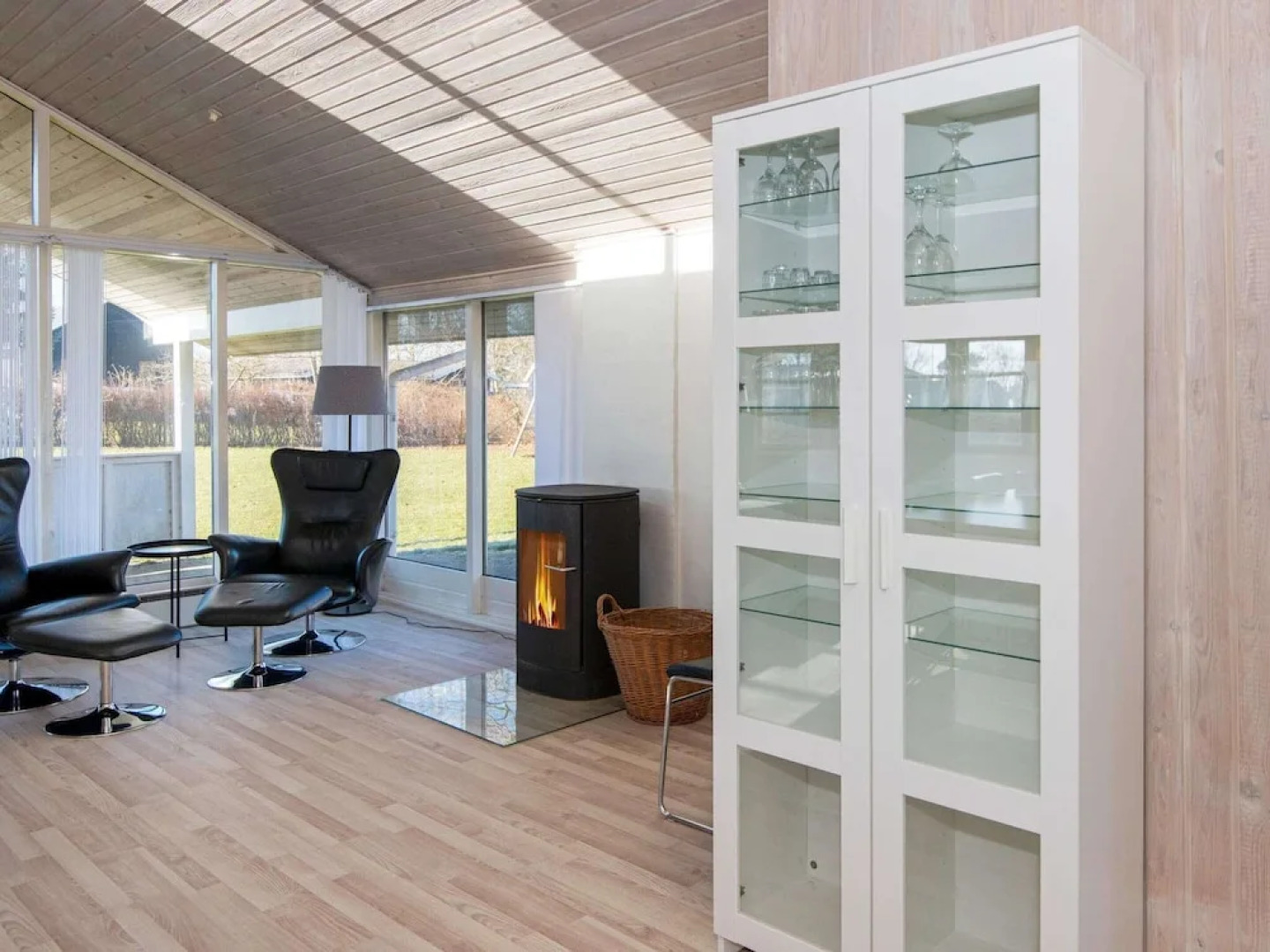 Modern Retreat by Water - By Traum Ferienwohnungen