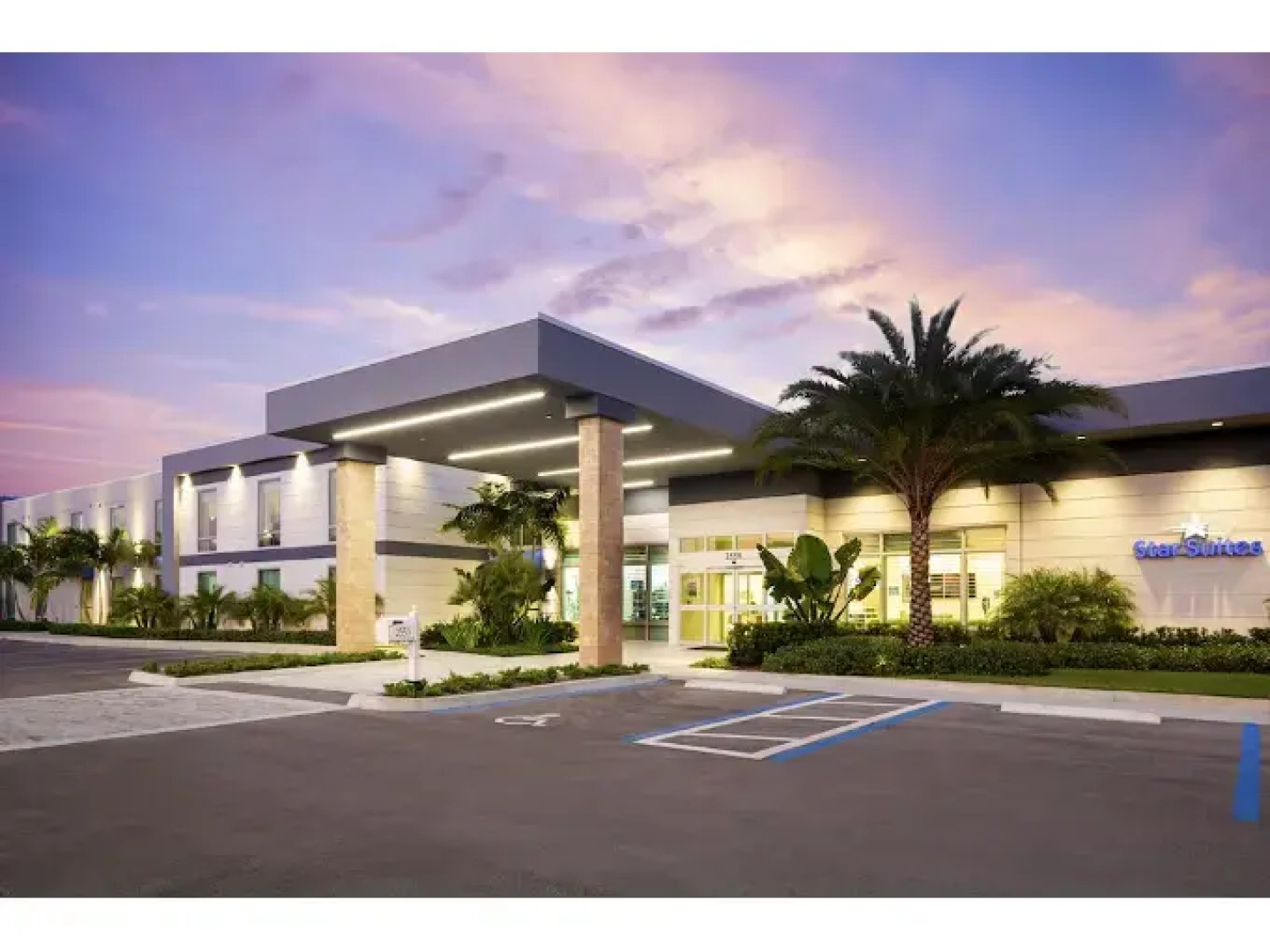 Star Suites By Riverside Theatre