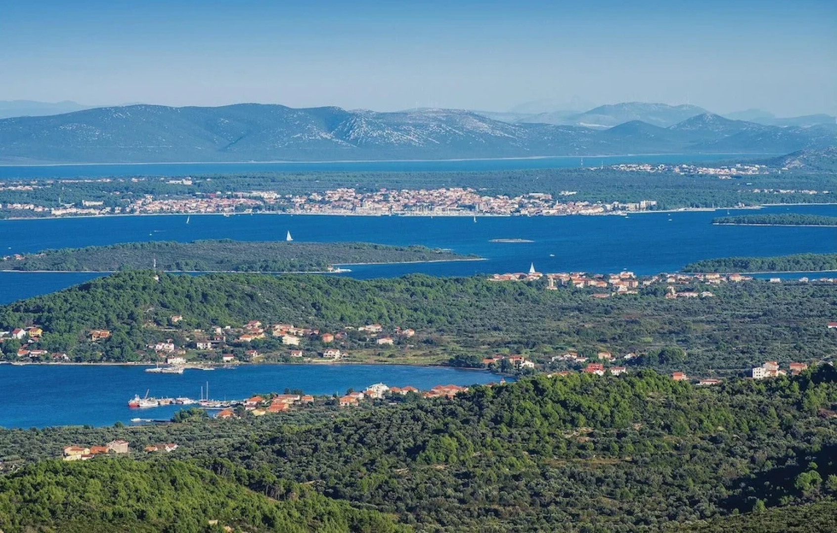 Amazing Home in Pasman With Wifi and 8 Bedrooms