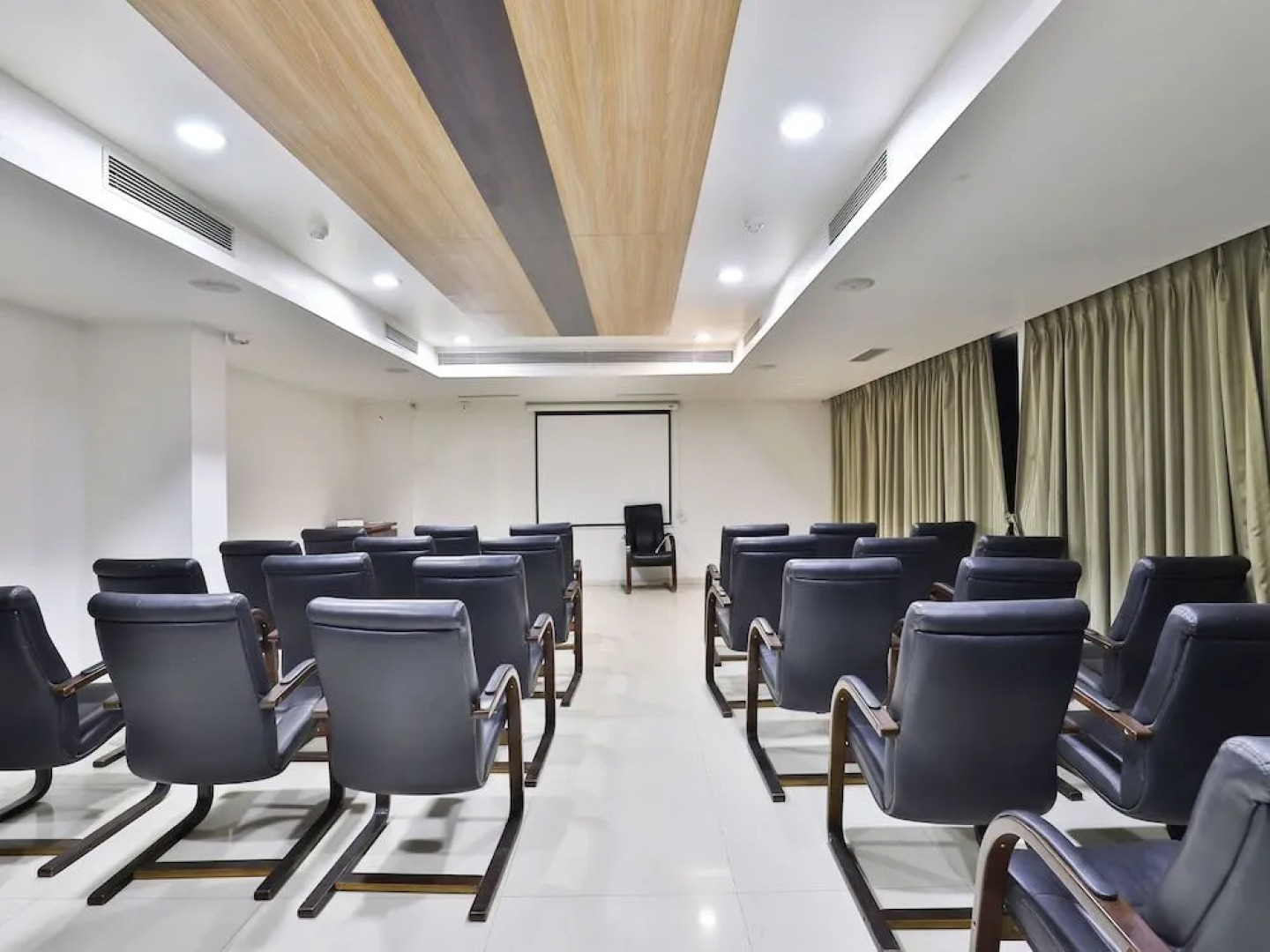 OYO 13479 Hotel Grand Nakshatra