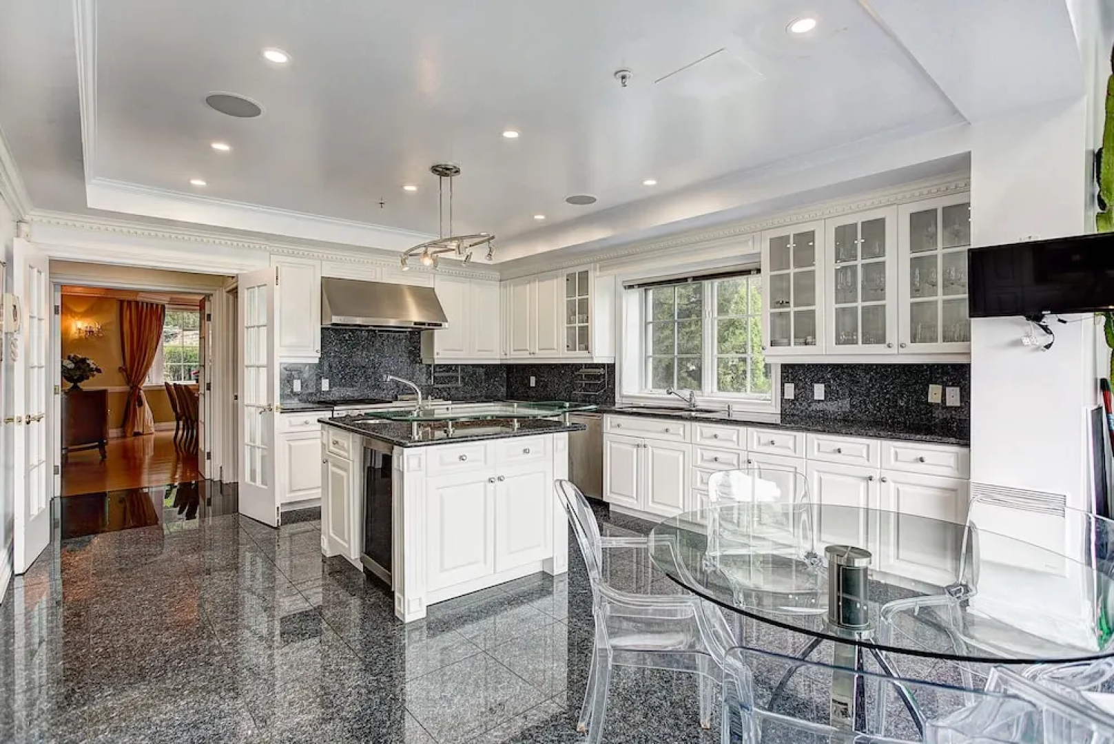 Luxury 5BR & Pool Home in Westmount MTL