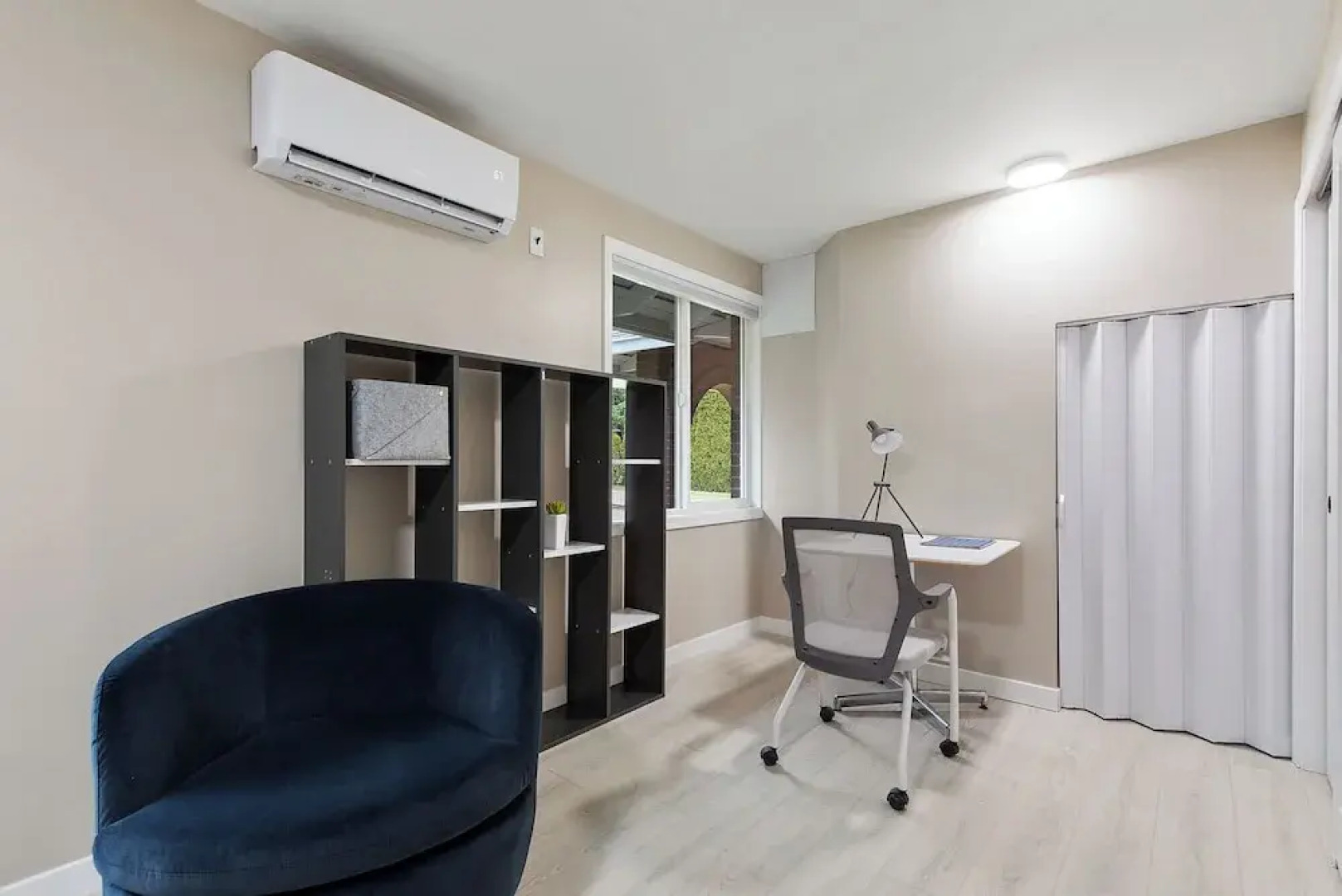 Joyful Kirkland Home, Near Beach, Hot Tub & AC