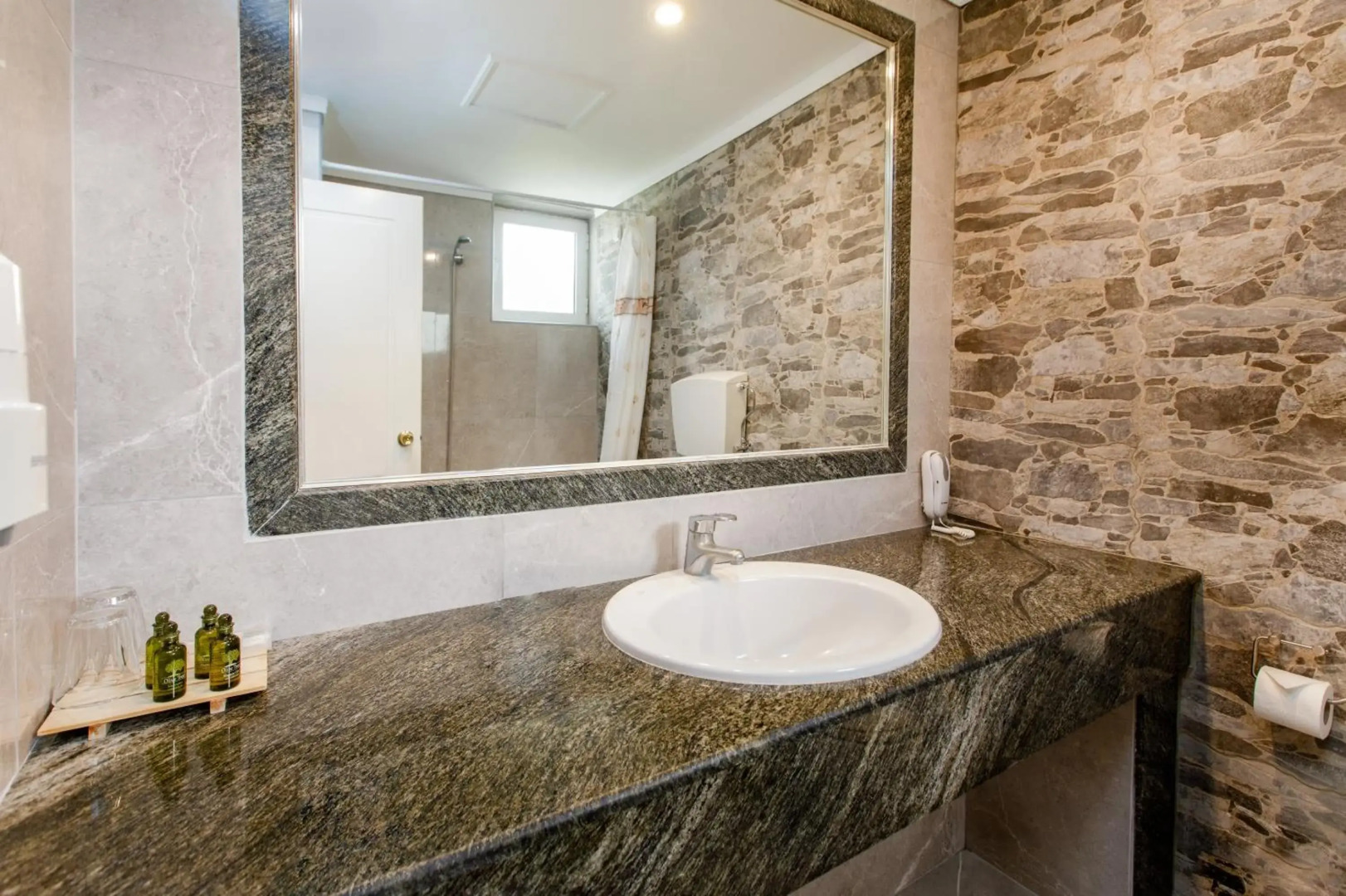 Отель Sovereign Beach