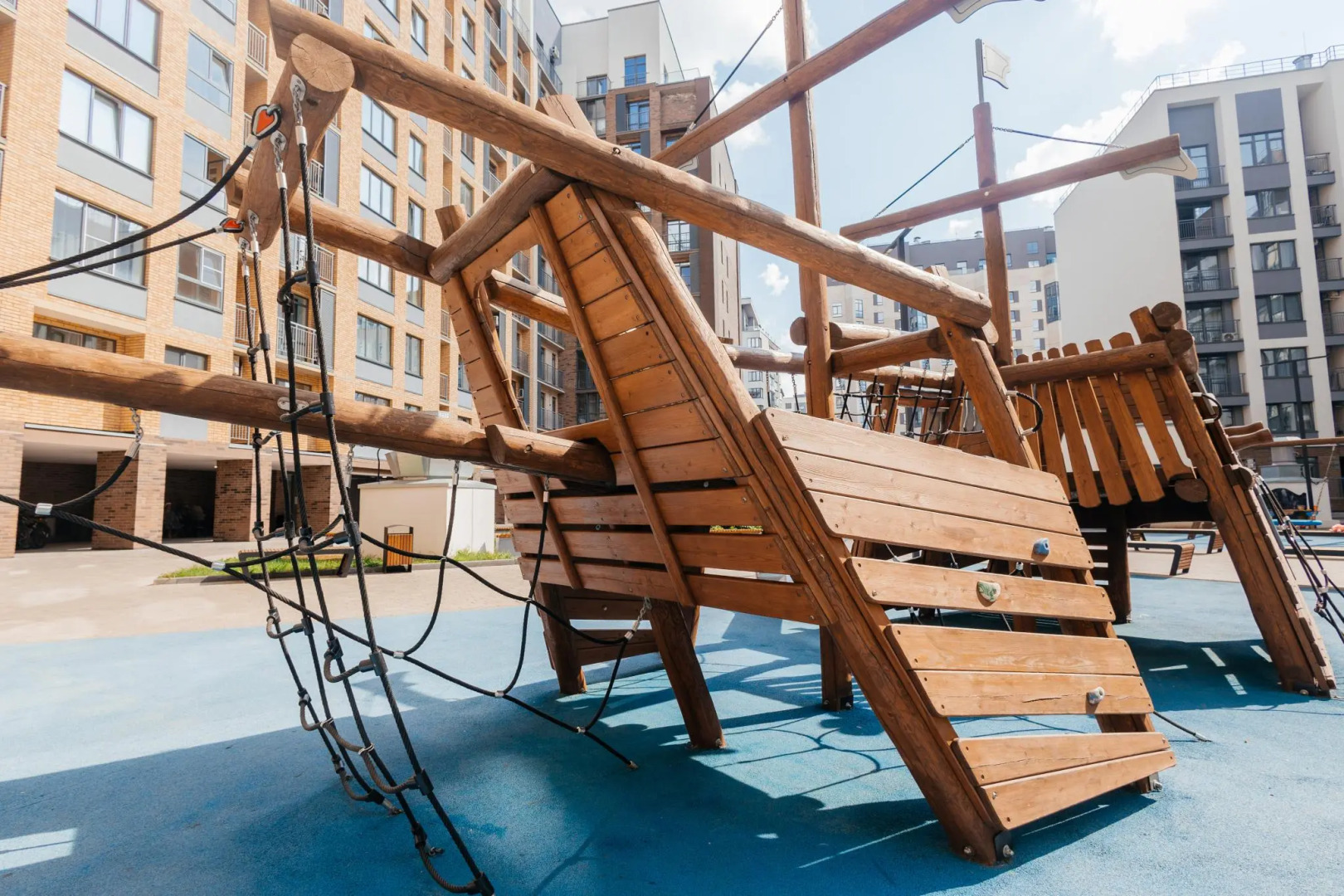 4 Ugla (Четыре угла) на Максима Горького 151