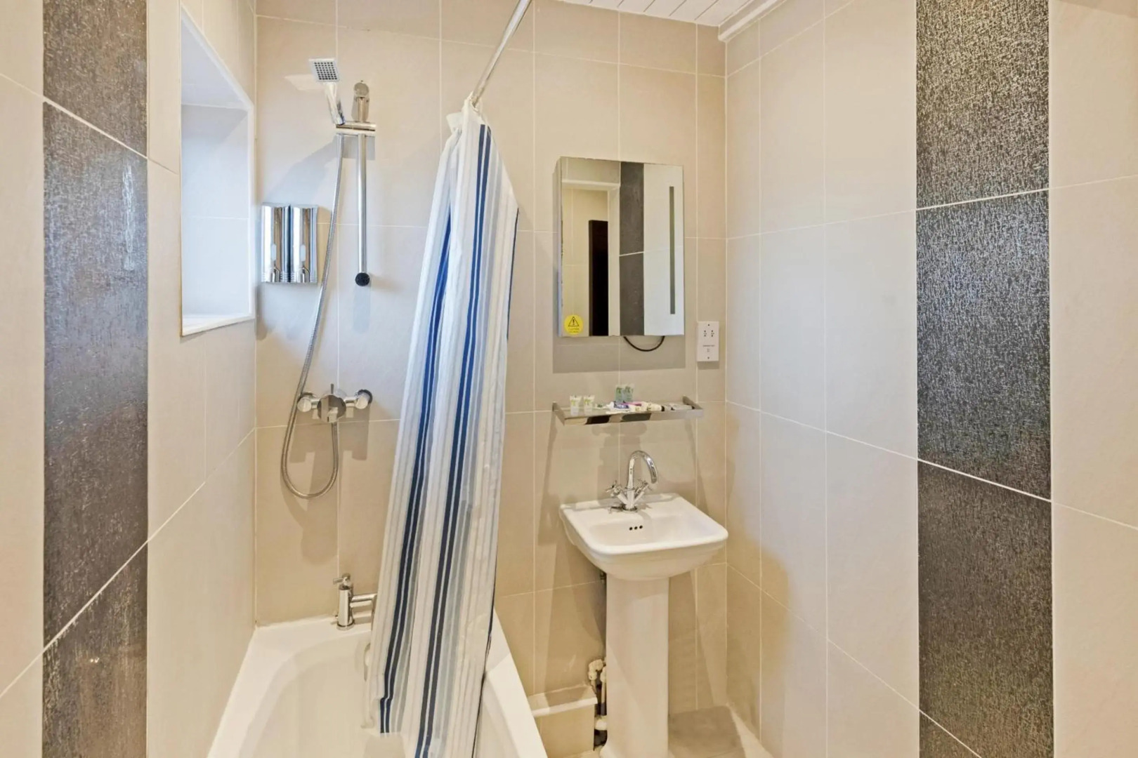 OYO The Baltimore Hotel