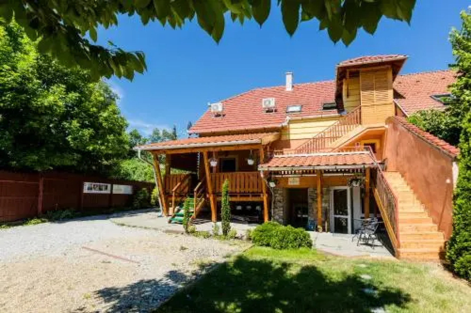 Almafa Apartmanház